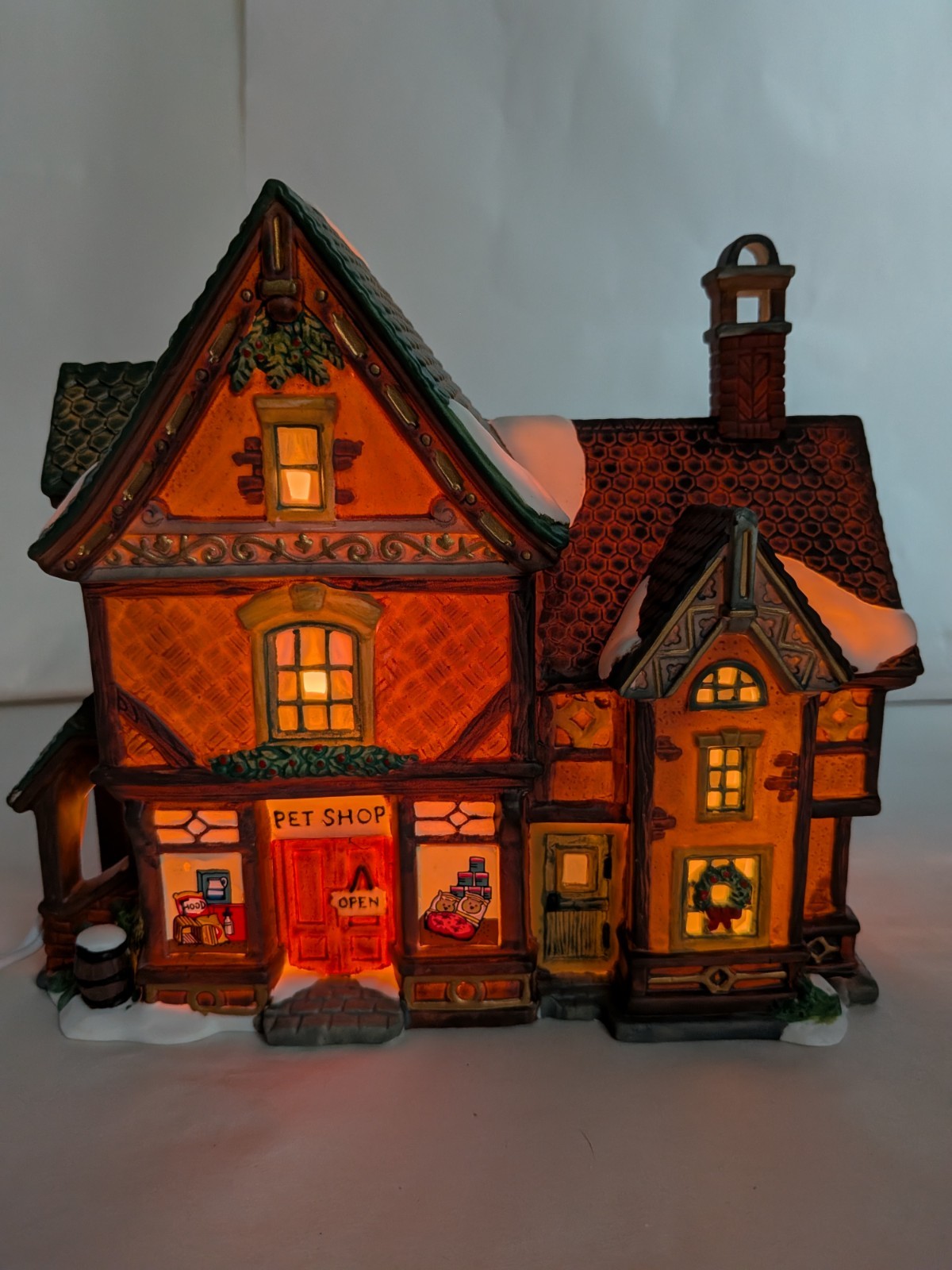 Vintage O\'Well Pet Shop Christmas Village Lighted Porcelain House 1999 w/ Bulb