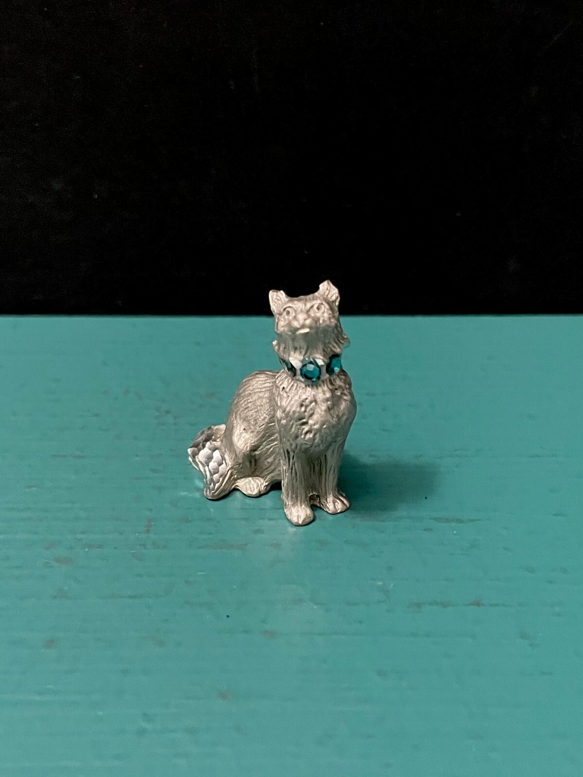 Masterworks MWFP Pewter Kitty Kitten Cat Emerald Green Jewel Collar Art Figurine