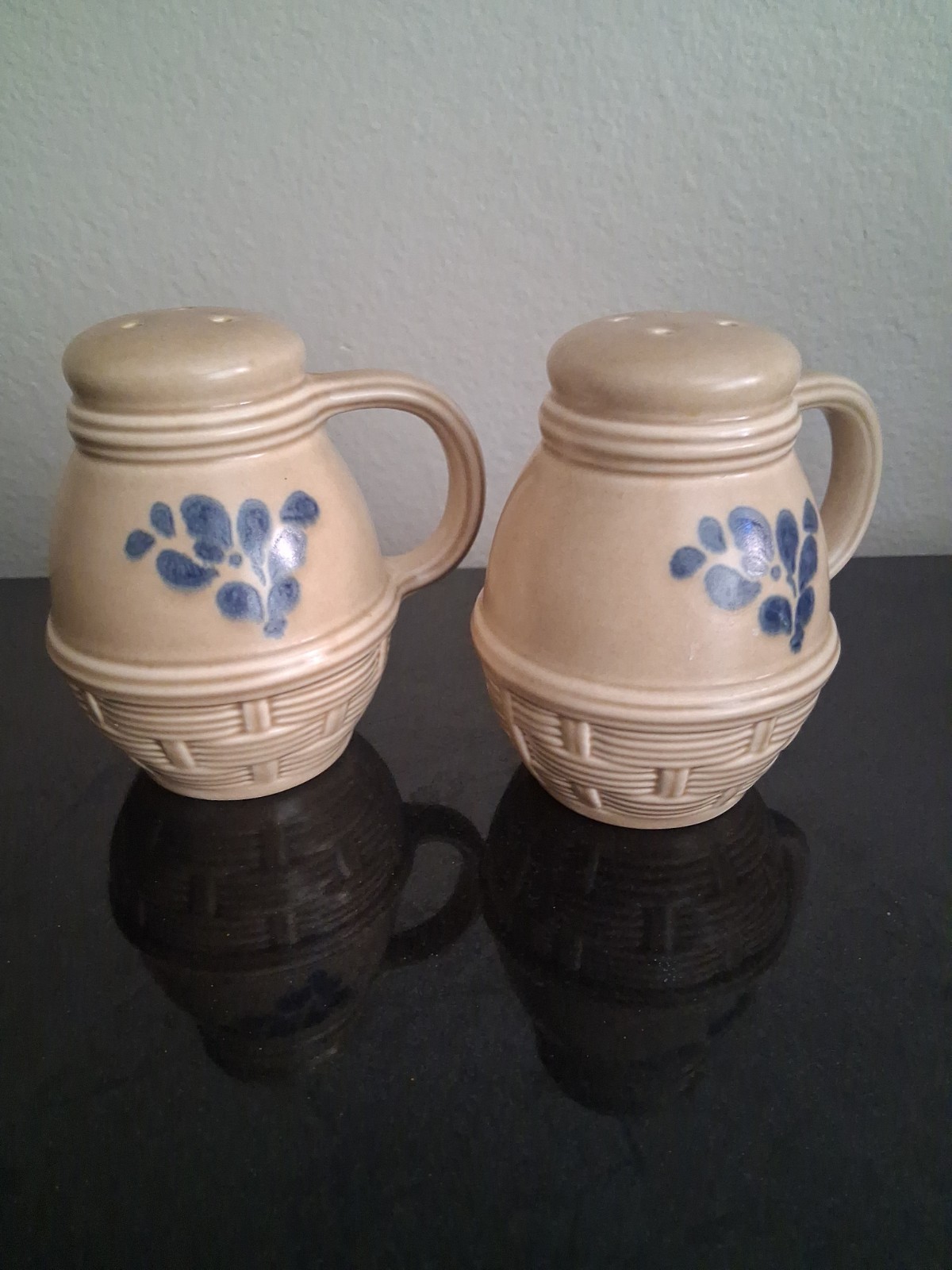 Pfaltzgraff Folk Art Basket Weave Salt & Pepper Shakers Tan and Blue RARE