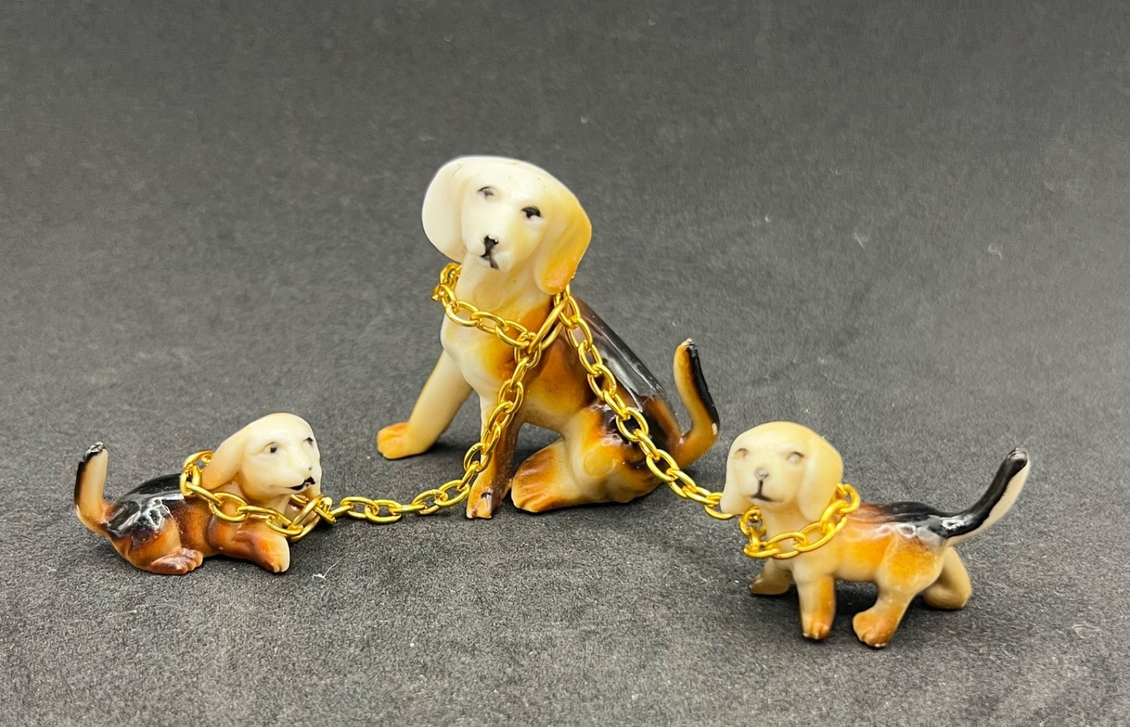 Vintage Plastic Celluloid Beagle Hound Dog Mother 2 Puppies Chain Leash Japan HK