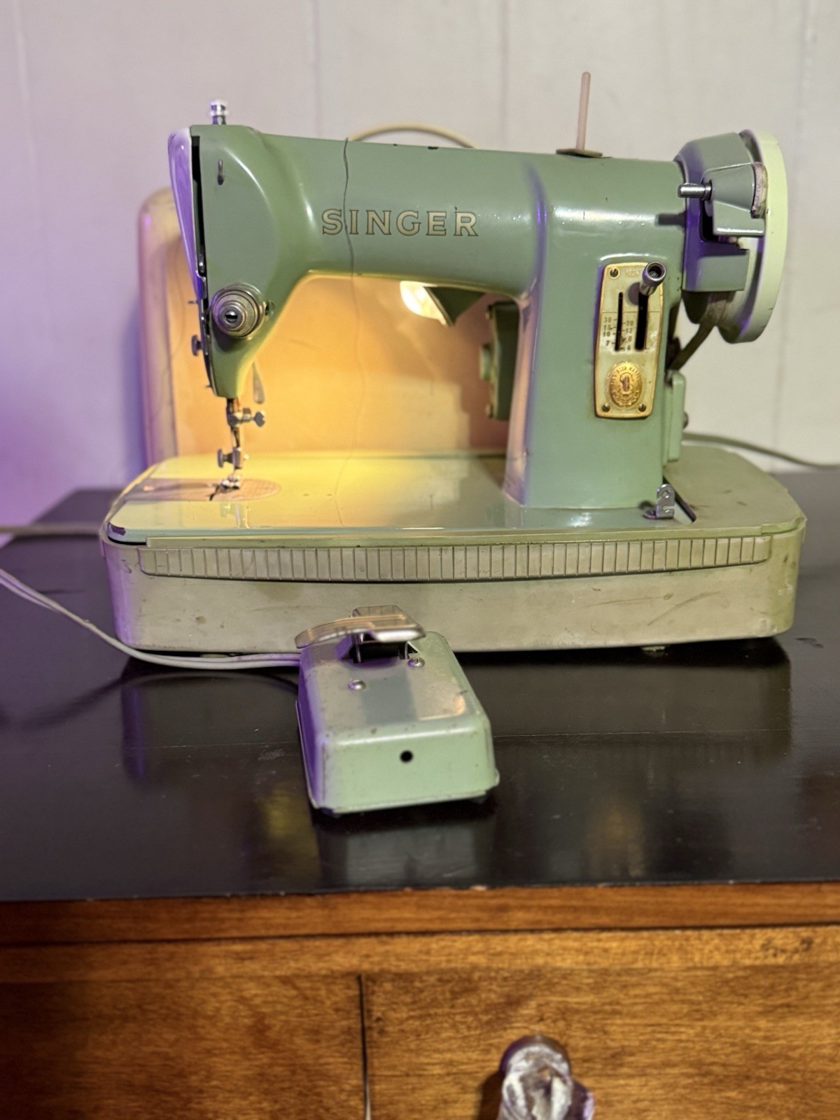 Vintage Singer 185K Sewing Machine Green Cat. # RFJ8-8 W/ Case Tested