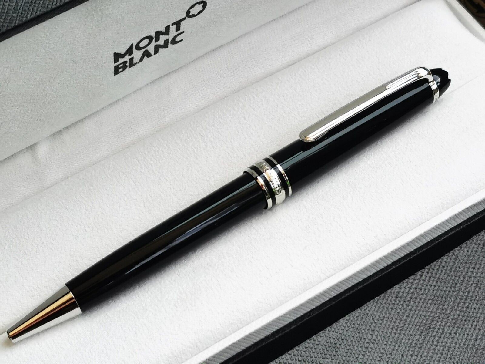 Montblanc Platinum Finish Meisterstuck Classique Luxury Ballpoint Pen 164