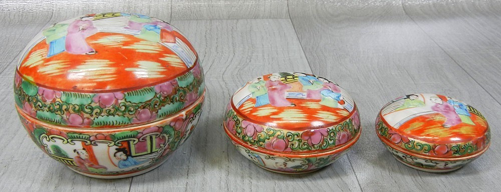 1800's Antique Chinese Famille Rose Medallion Porcelain Nesting Dresser Jars 1800's Antique Chinese Famille Rose Medallion Porcelain Nesting Dresser Jars