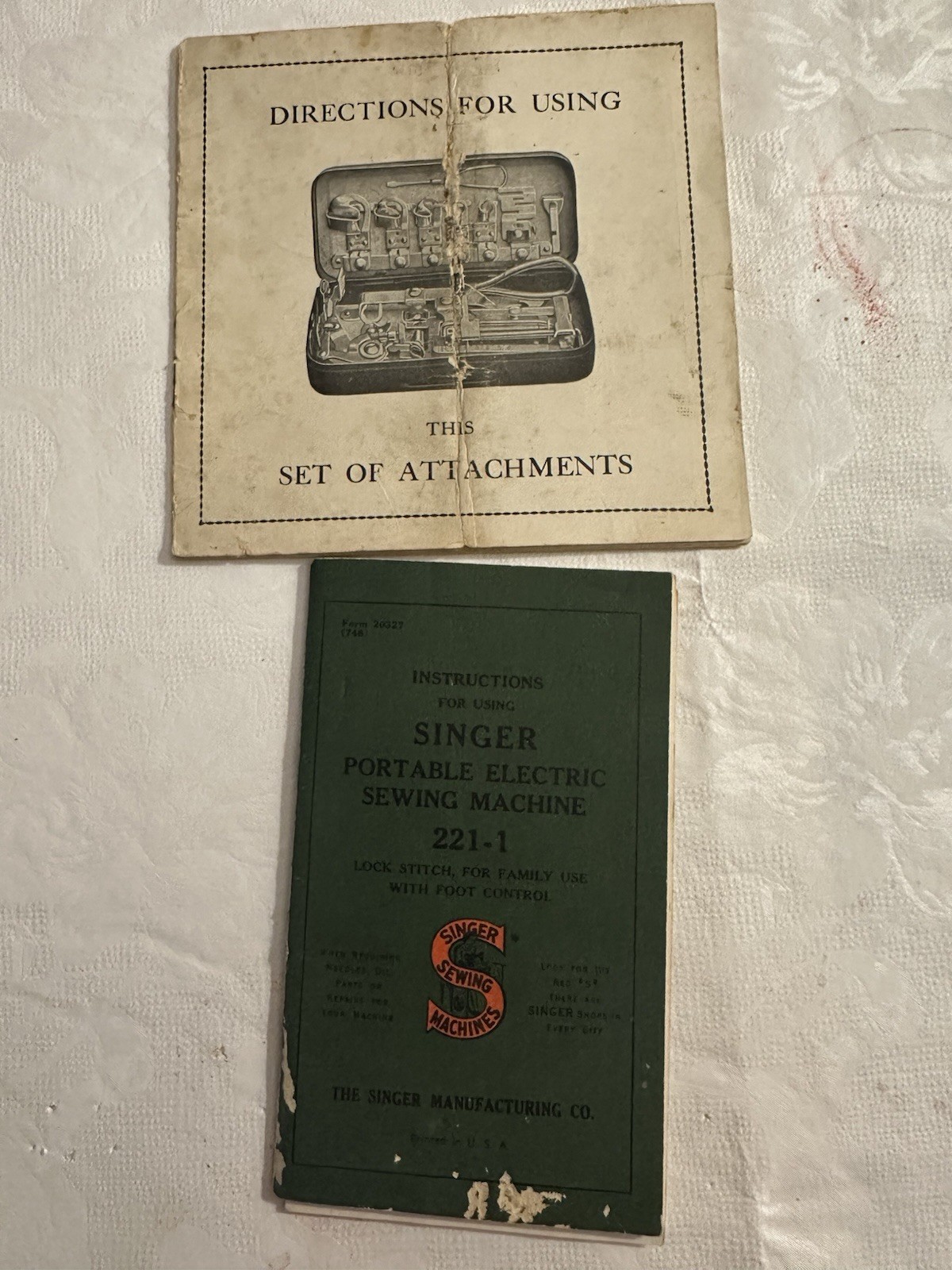 Vintage 1947 Singer 221-1 Featherweight Sewing Machine Manual & Attachments