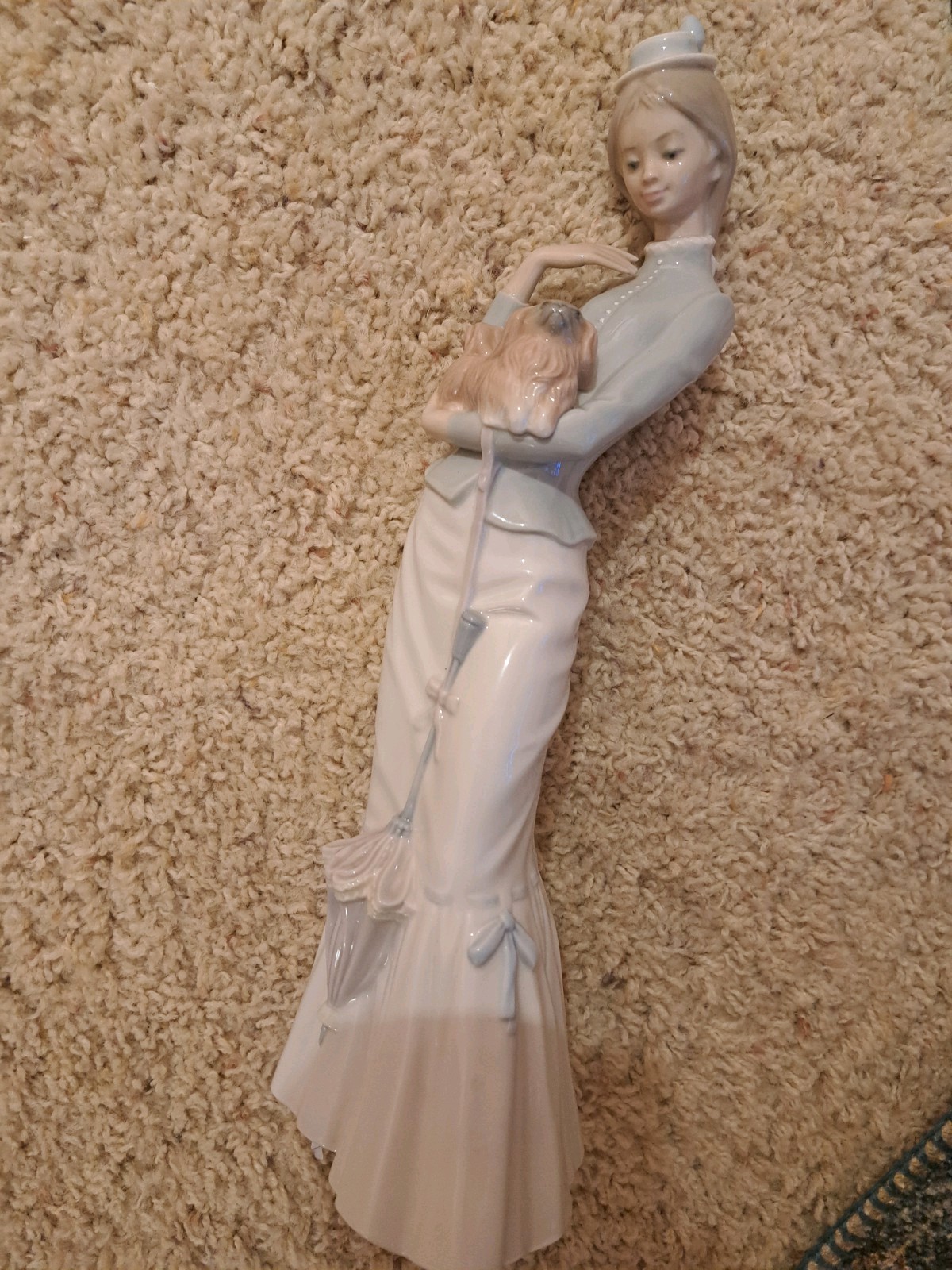 LLADRO WALK WITH THE DOG 4893 - 14 1/2\