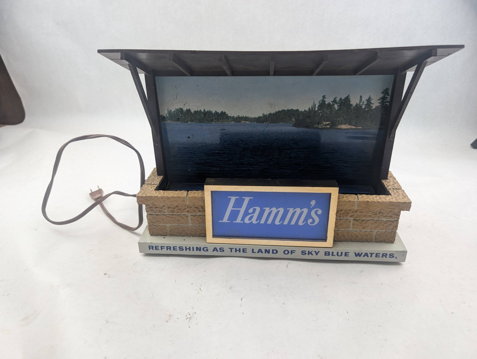 Vintage Hamm\'s Beer Lighted Sign Land Of Sky Blue Waters Bar Display Cabin Lake