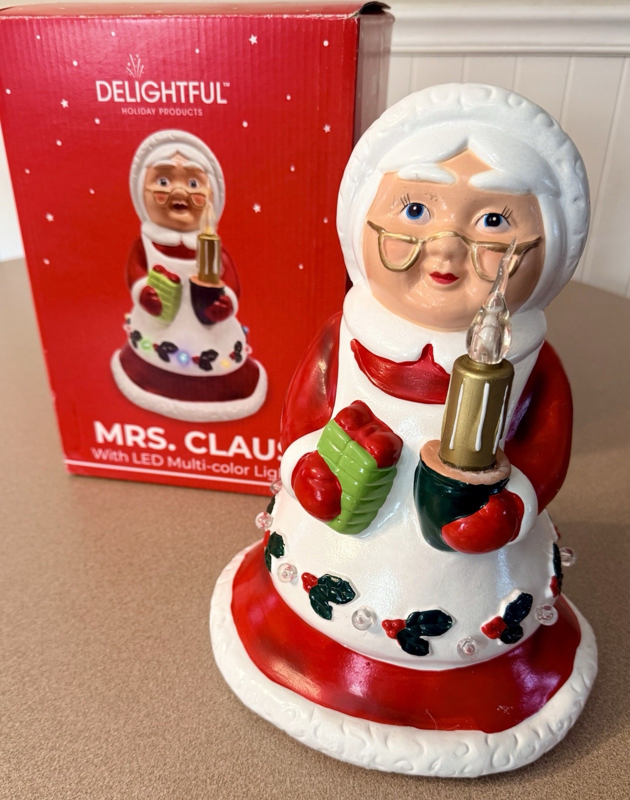 VTG Style Mrs Claus LED Lighted Figurine Candle Boxed 4 Seasons Global