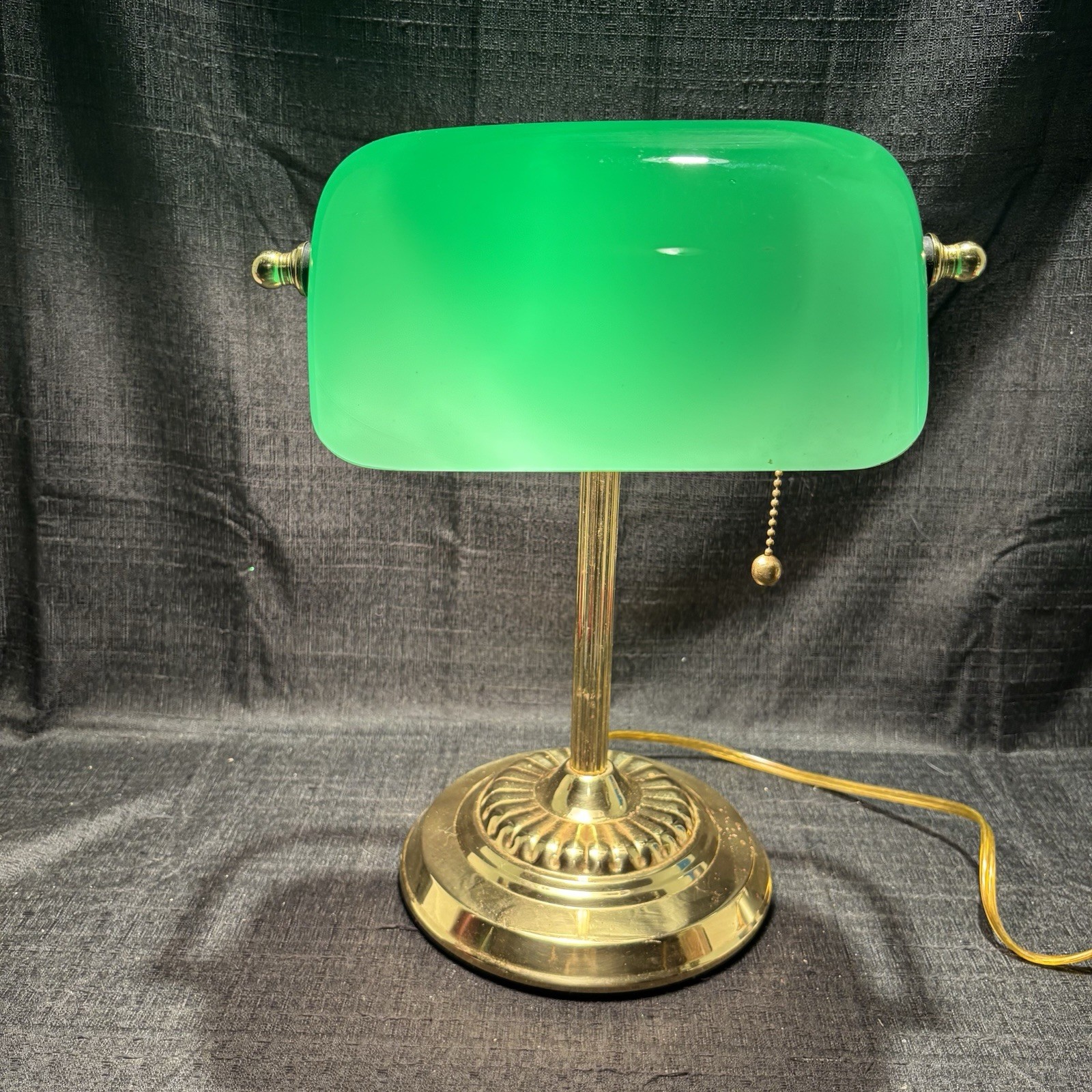 Vintage Bankers Desk Lamp Green Glass Shade Brass Tone Pull Chain Working