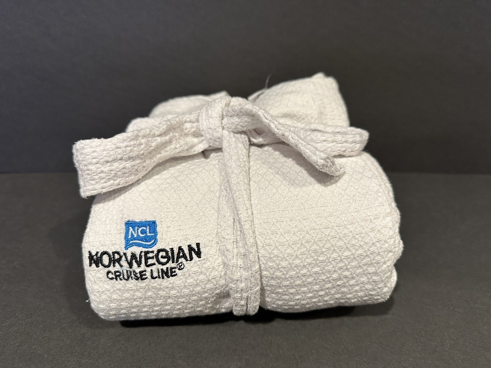 Norwegian Cruise Line White Bath Robe Bliss Collection Waffle One Size SPA Robe Norwegian Cruise Line White Bath Robe Bliss Collection Waffle One Size SPA Robe