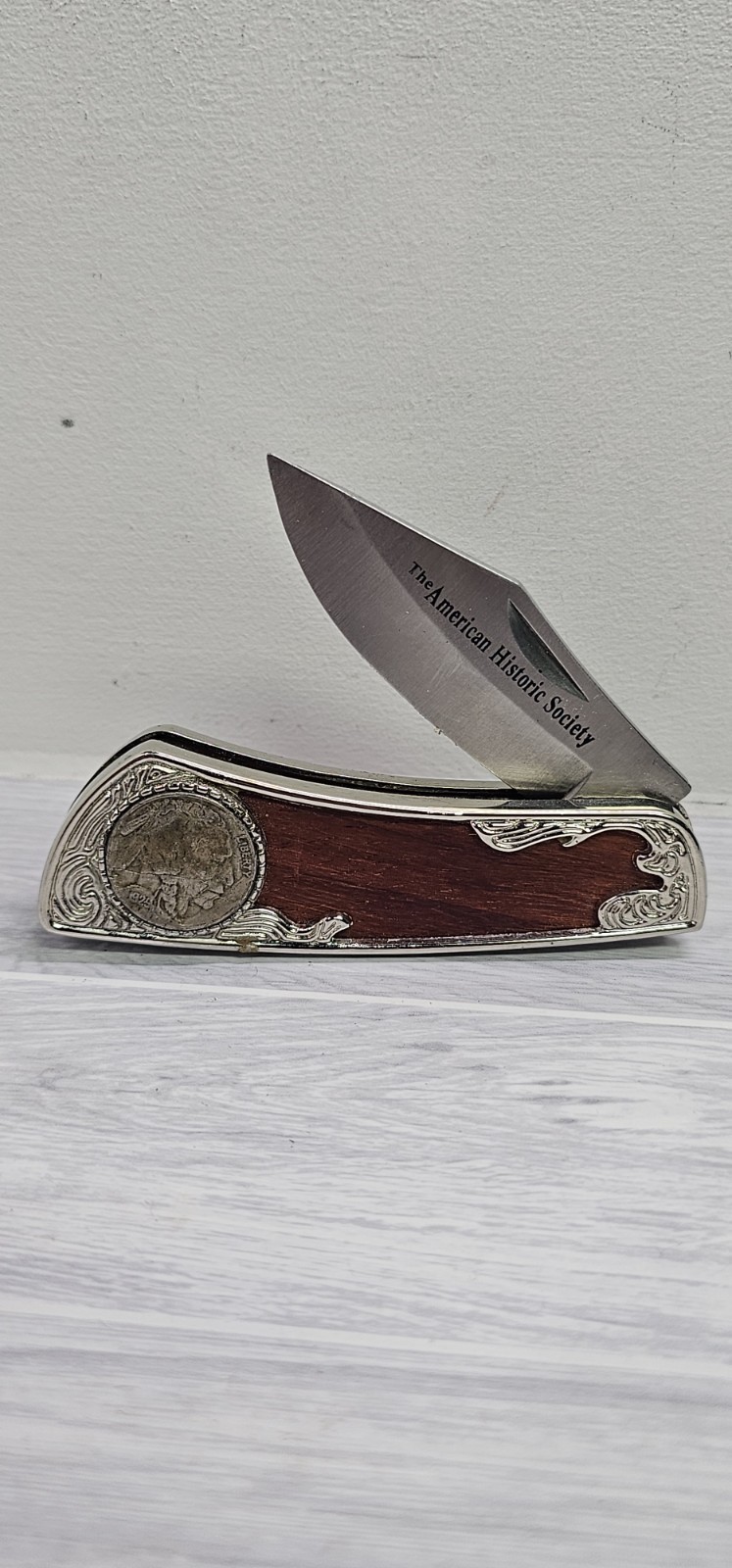 The American Historic Society Vintage Collectible Knife 1925 Indian Head Nickel