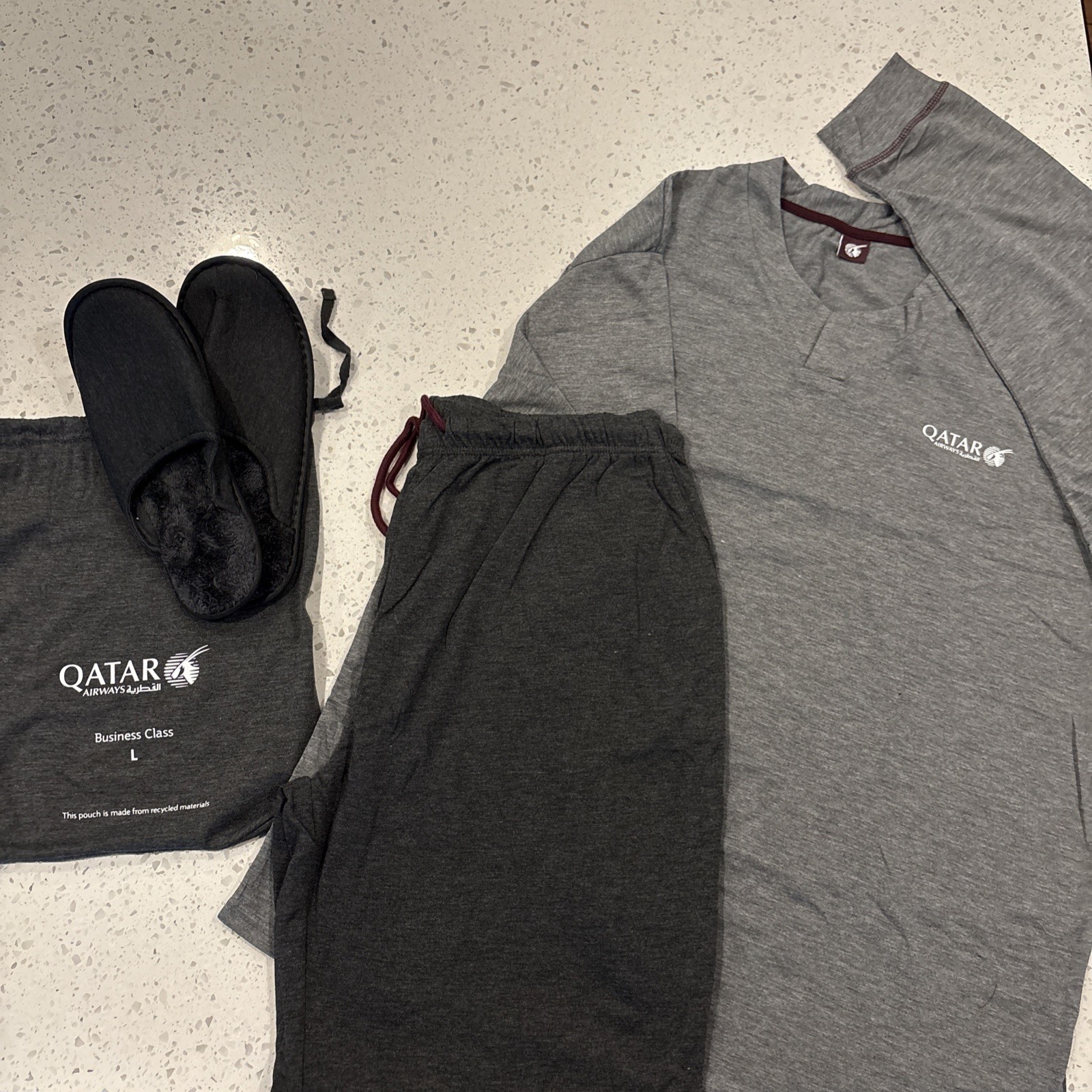 New Qatar Airways Business Class Pajama Set & Slippers Unisex (Size Medium) NEW