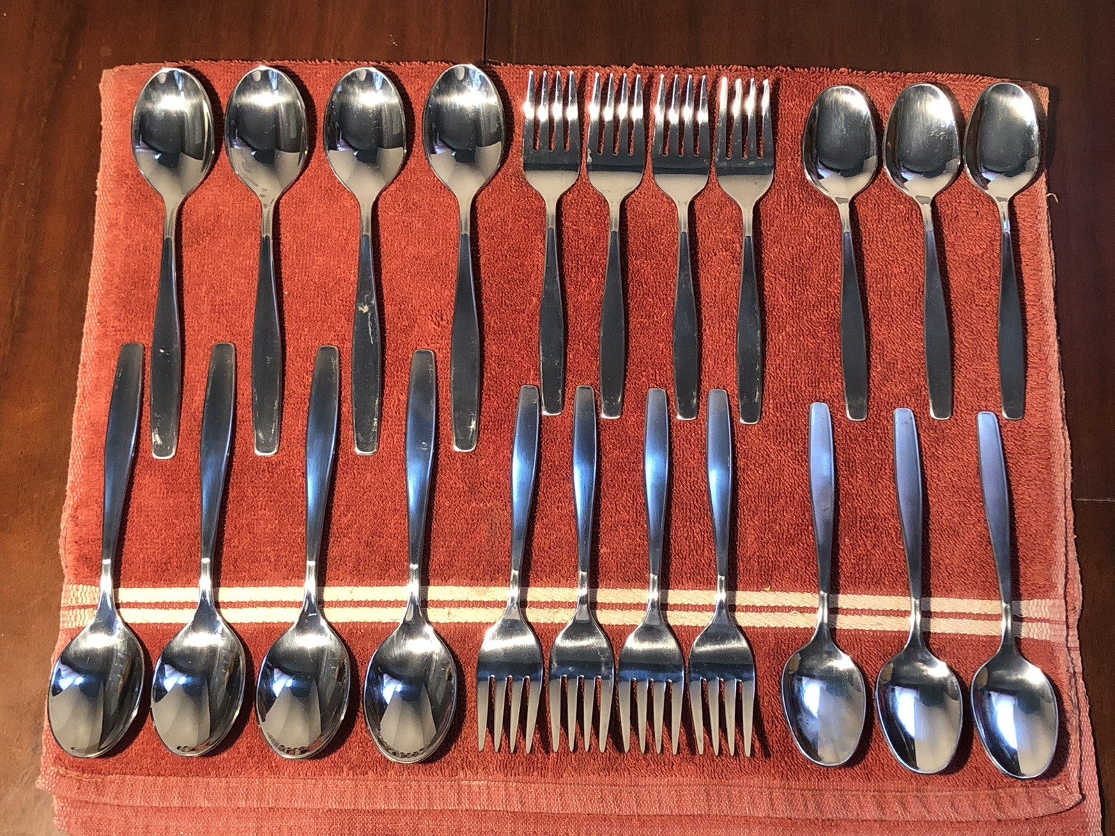 Rogers Cutlery Co Stainless USA Flatware Set 22 pc 8-L Spoon, 8-Fork, 6-S Spoon