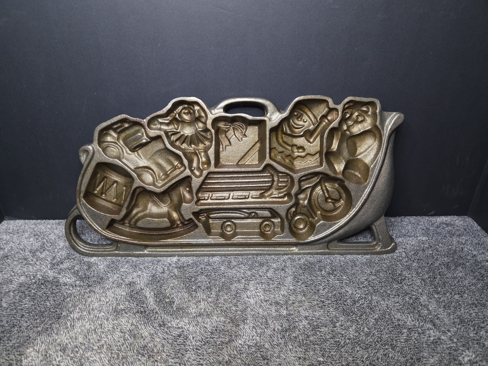 Christmas John Wright Cast Iron A Sleigh Full O’Toys Cookie Mold Pan VTG 15”X 7”