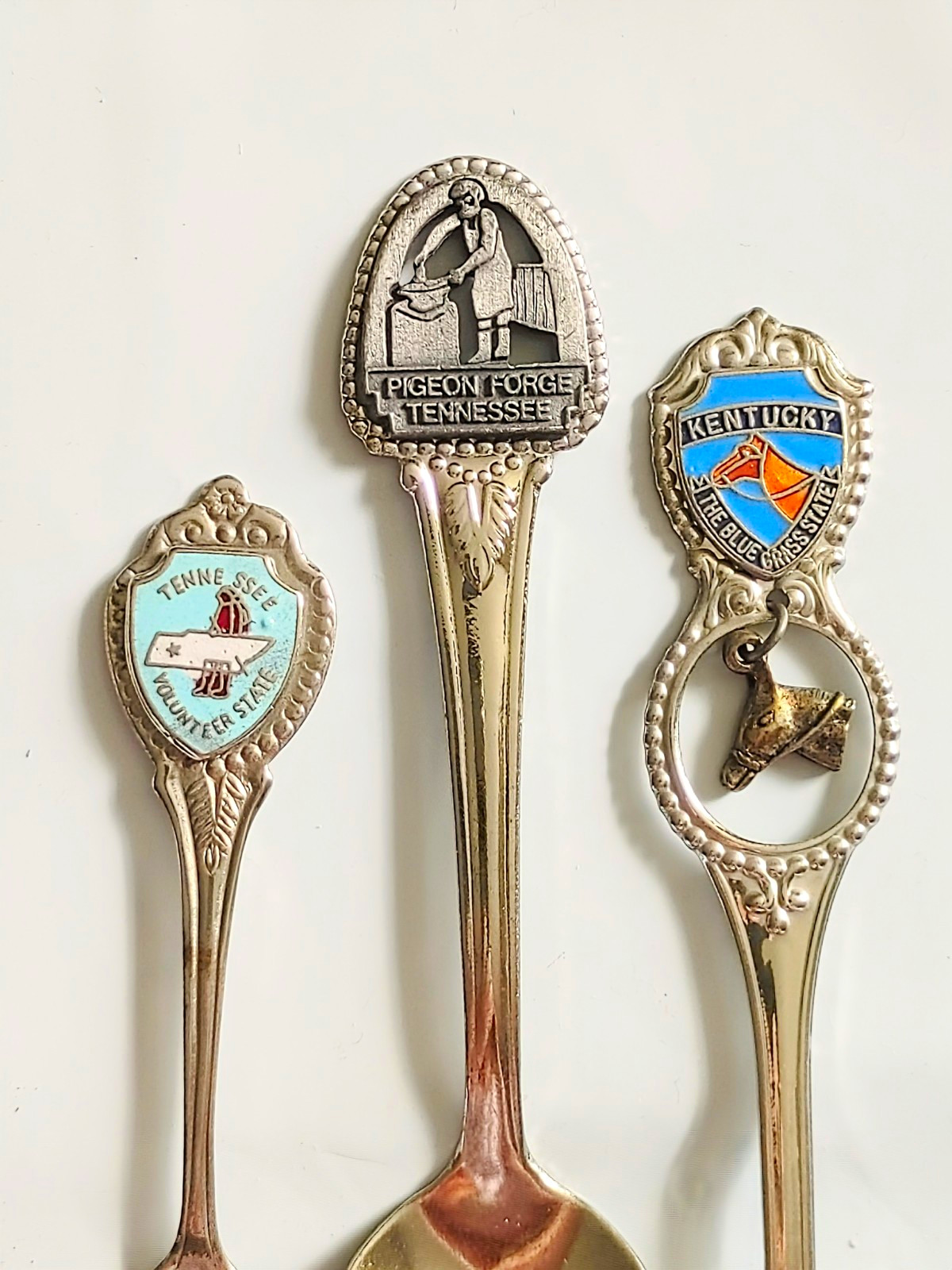 Souvenir Spoons, Lot 3: Tennessee, Pigeon Forge & Kentucky/Frankfort