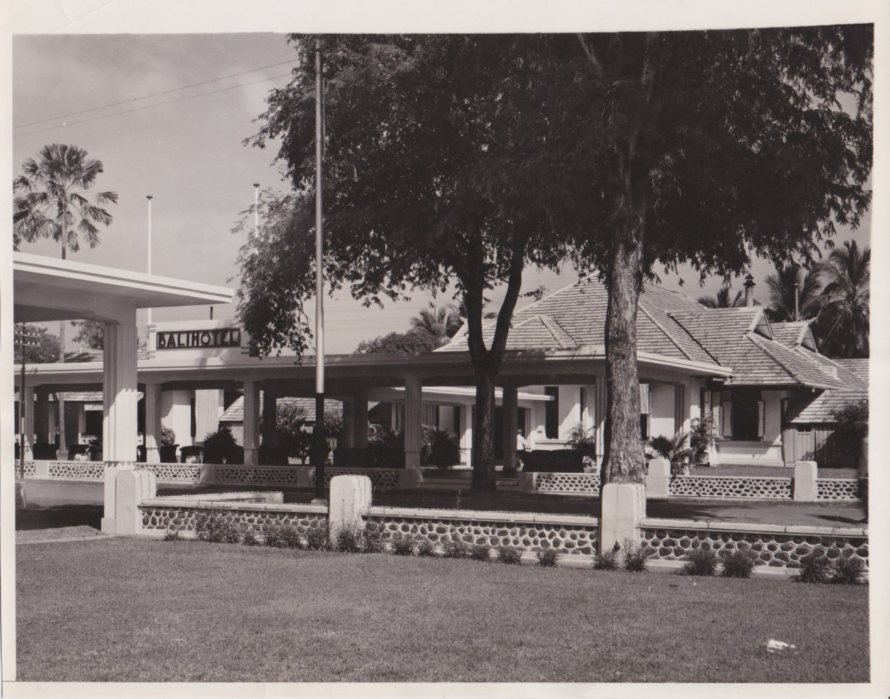 1942 Press Photo View of the Beautiful Bali Hotel at Denpasar Bali Indonesia