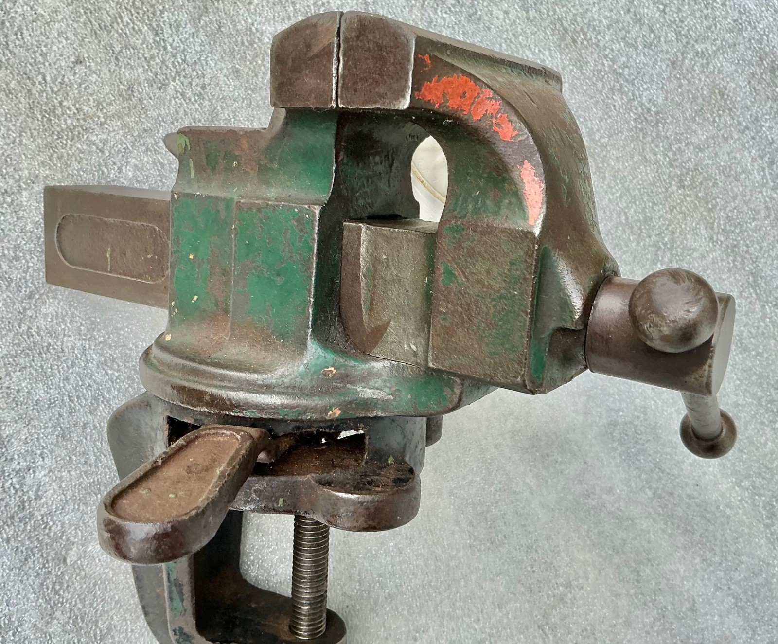 RARE LEVER ACTION SWIVEL BASE BENCH VISE 12.5LBS W/ 3 1/2\