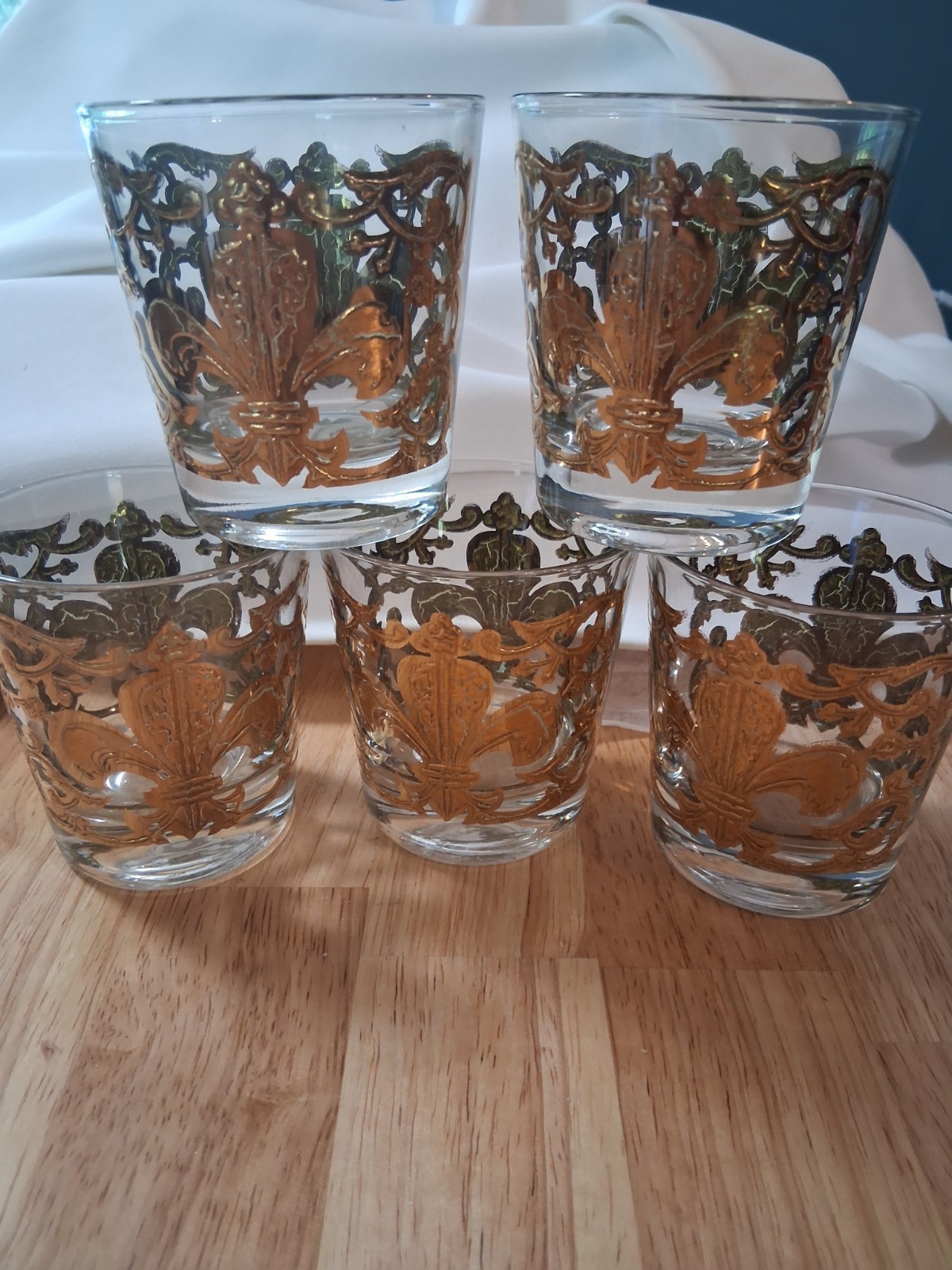 vintage culver glassware with gold design fleur-de-lis surrounded by baroque scr