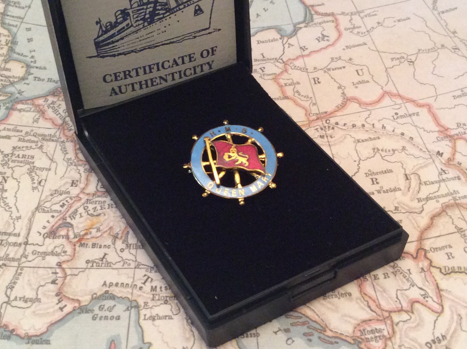 Vintage 1930\'s RMS QUEEN MARY Cunard-White Star Line Enamel Ships Wheel Badge