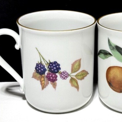 Royal Worcester Porcelain single Mug in excellent condition  (England - Evesham)