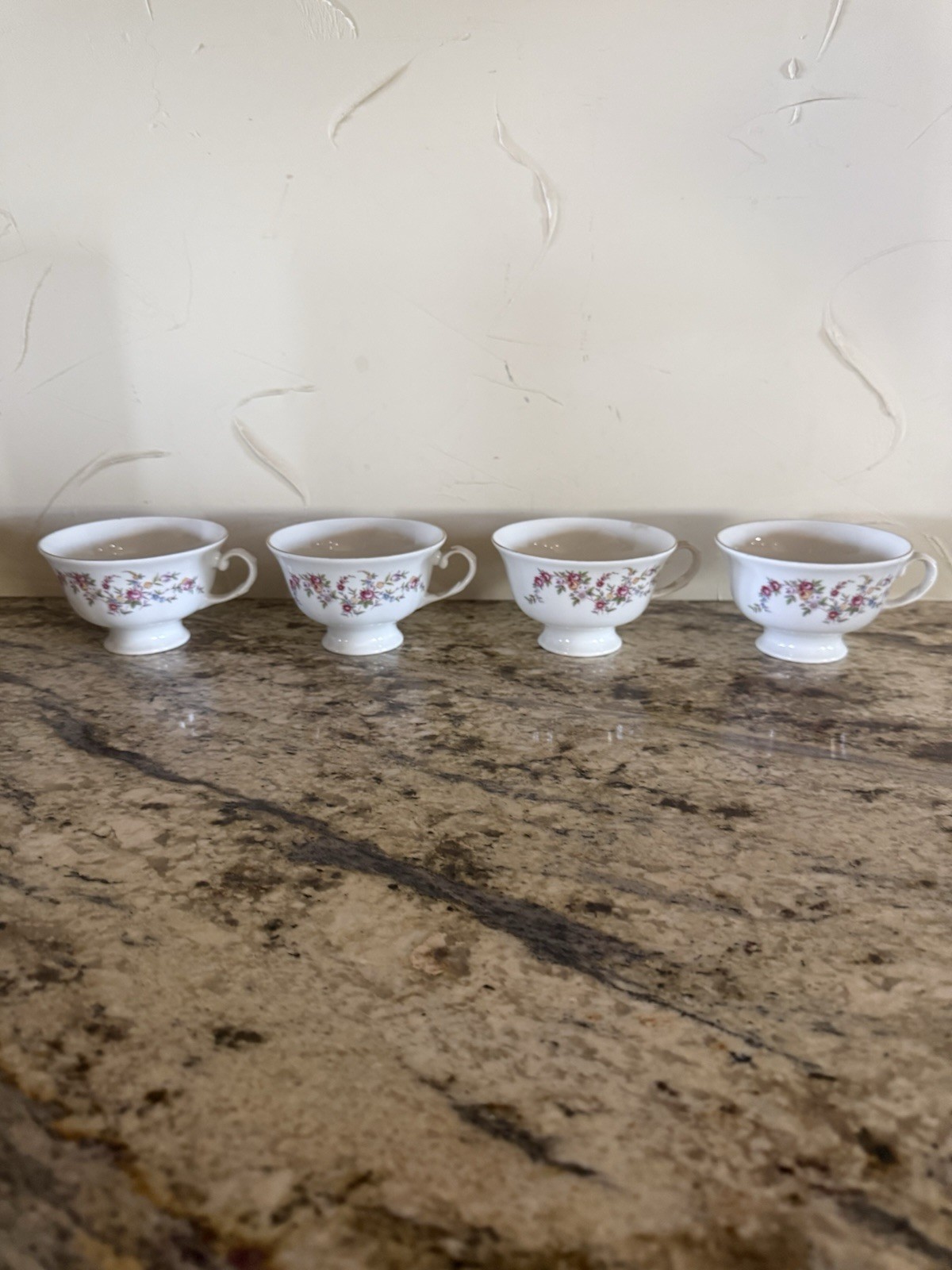 4 Vtg Favolina-Karolina Teacups Spring Garland DISCONTINUED 4 Vtg Favolina-Karolina Teacups Spring Garland DISCONTINUED