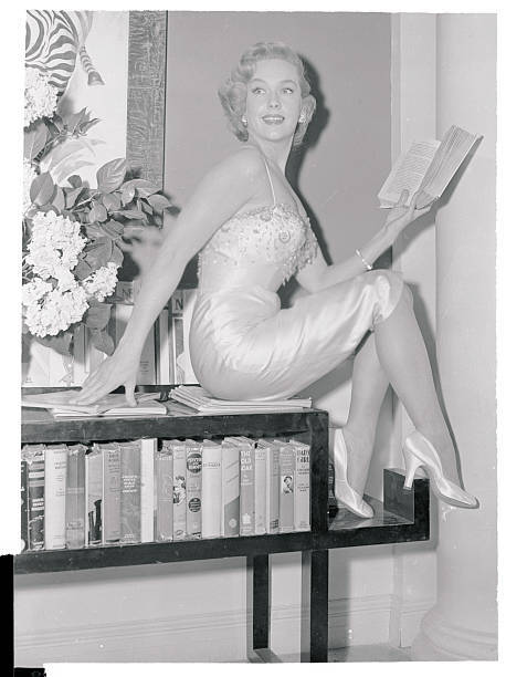 Leigh Snowden Sitting with Book 1955 Photo - Sex appeal isn\'t all Leigh Snowden