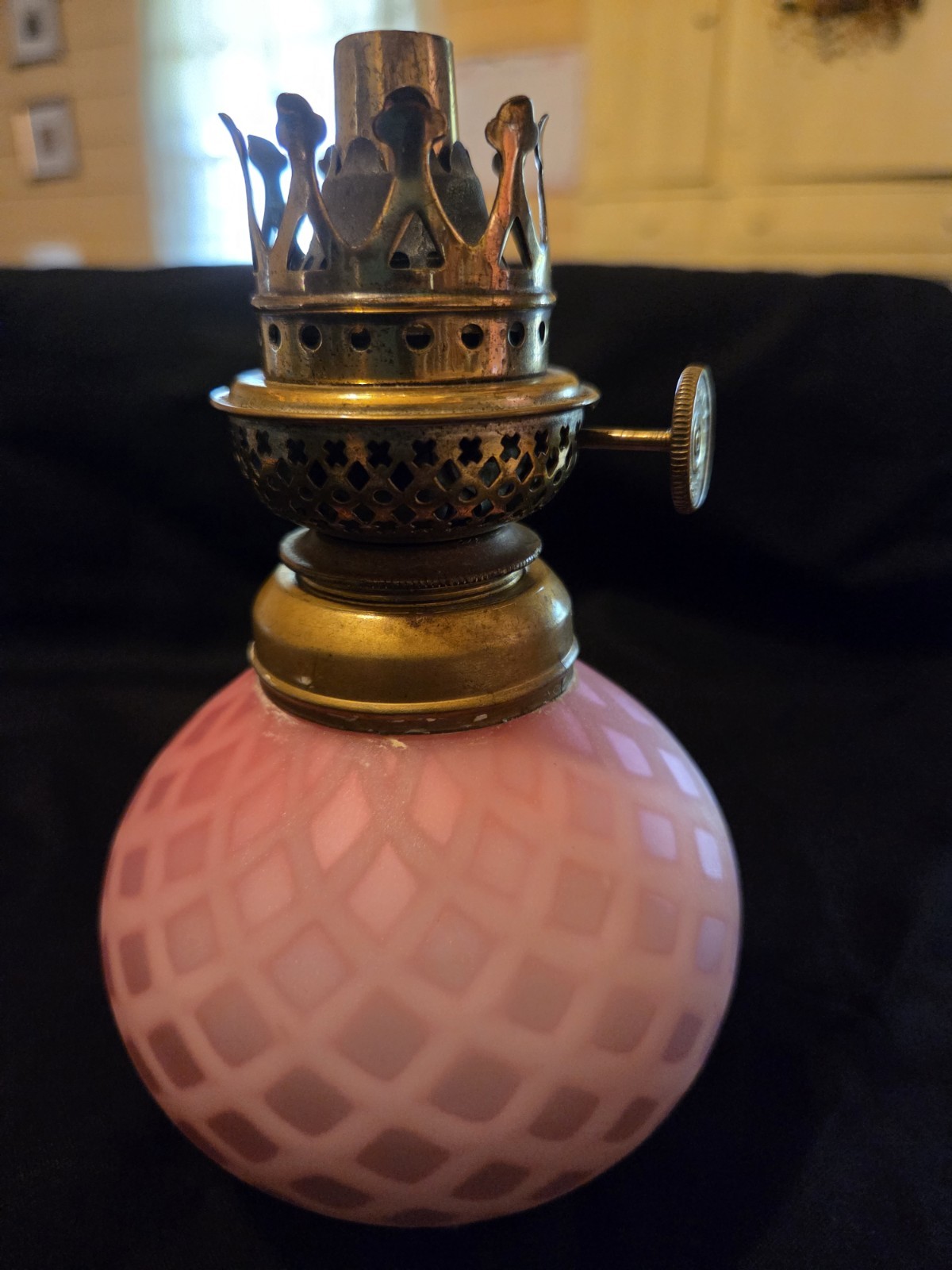 Antique Victorian P&A Mfg Co Victor Pink Quilted Satin Glass Oil Lamp Base 7\ Antique Victorian P&A Mfg Co Victor Pink Quilted Satin Glass Oil Lamp Base 7\