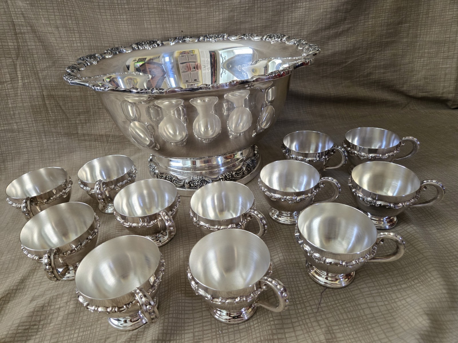 Poole Lancaster Rose Silver Plate Punch Bowl With Twelve Cups EPCA, 426/427 NICE Poole Lancaster Rose Silver Plate Punch Bowl With Twelve Cups EPCA, 426/427 NICE