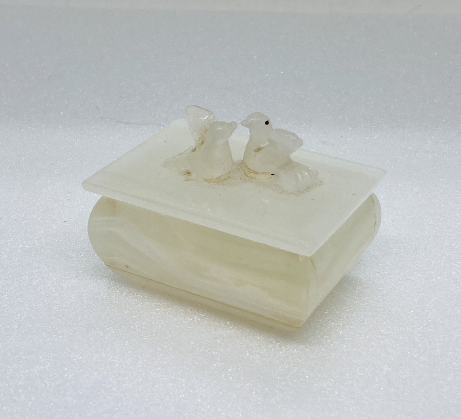 Vintage 1970s Jade Marble Stone Trinket Box Love Bird Dove Kissing Art Decor 26