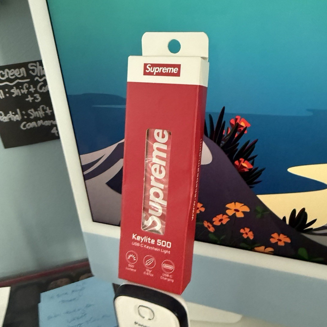 Supreme Red Keylite 500 Flashlight FW26. Good condition brand new, never opened