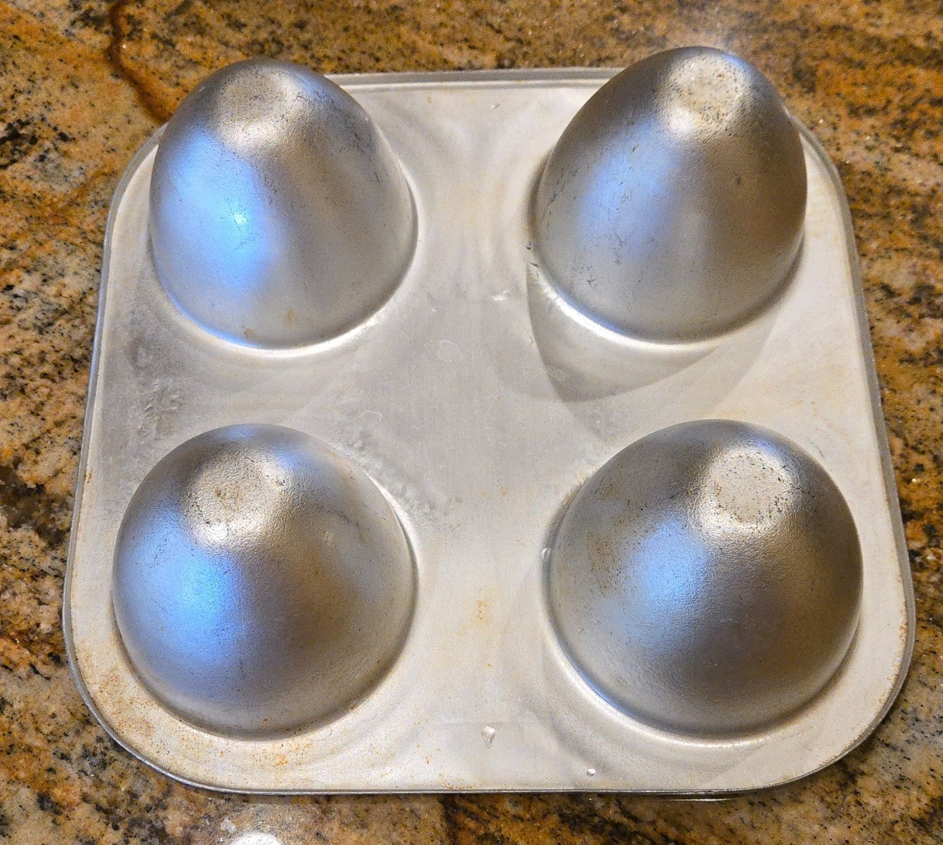 Wilton 508-302 cake pan DOLL DRESS/EASTER EGGS/FOOTBALL/BOOBS/CASTLES Wilton 508-302 cake pan DOLL DRESS/EASTER EGGS/FOOTBALL/BOOBS/CASTLES