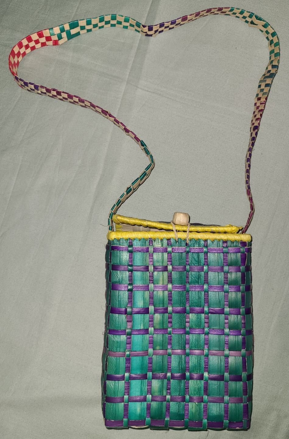 Kavieng PNG Papua New Guinea handmade woven shoulder bag palm leaf New Ireland