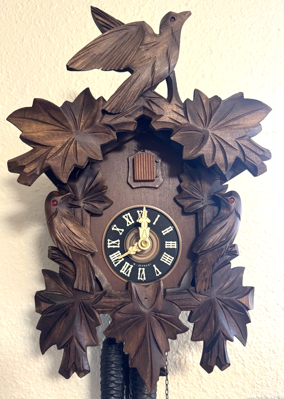 VERY NICE LARGE WORKING ANTIQUE 3 BIRD DEEPLY CARVED BLACK FOREST CUCKOO CLOCK