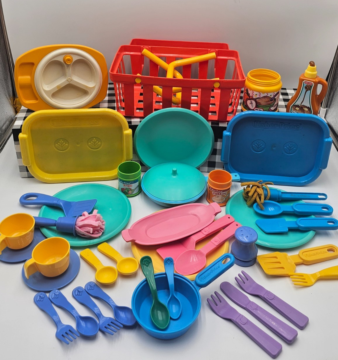 LOT (40) Pieces VINTAGE Fisher Price LITTLE TIKES Dishes COOKWARE Plates BASKET