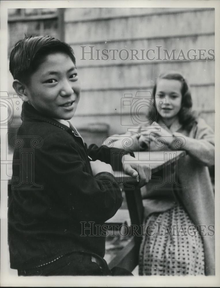 1958 Press Photo Lee Kyung Soo Paladine & girlfriend Mary Clavin
