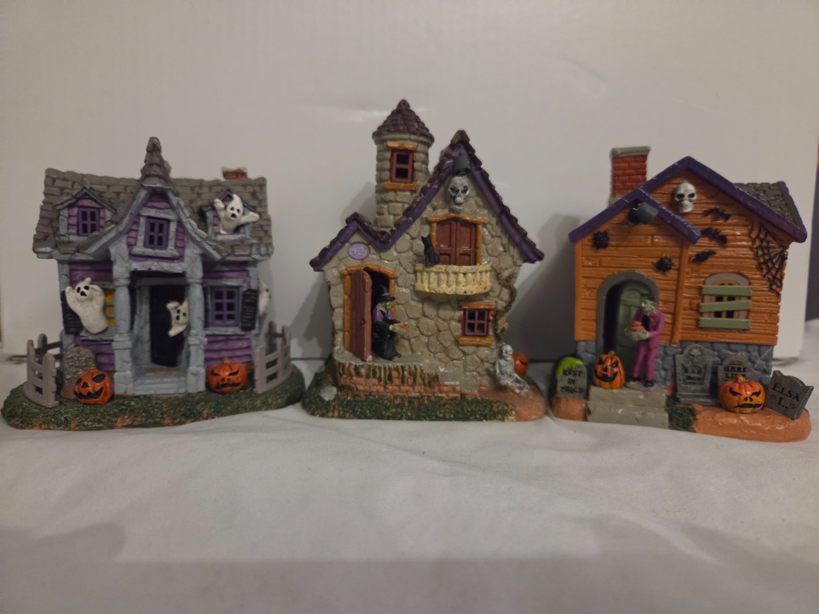 LEMAX Spooky Town Witch's Treats, Frank's Treats, Ghost Cottage w/adapter