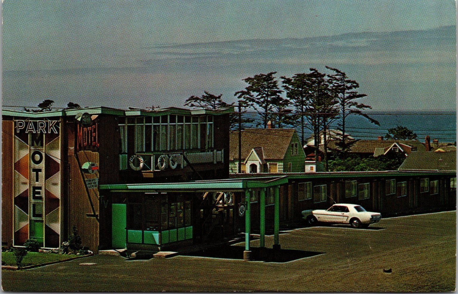Park Motel Newport Oregon Vintage Postcard 1960s Car Ocean View Henry McGrew