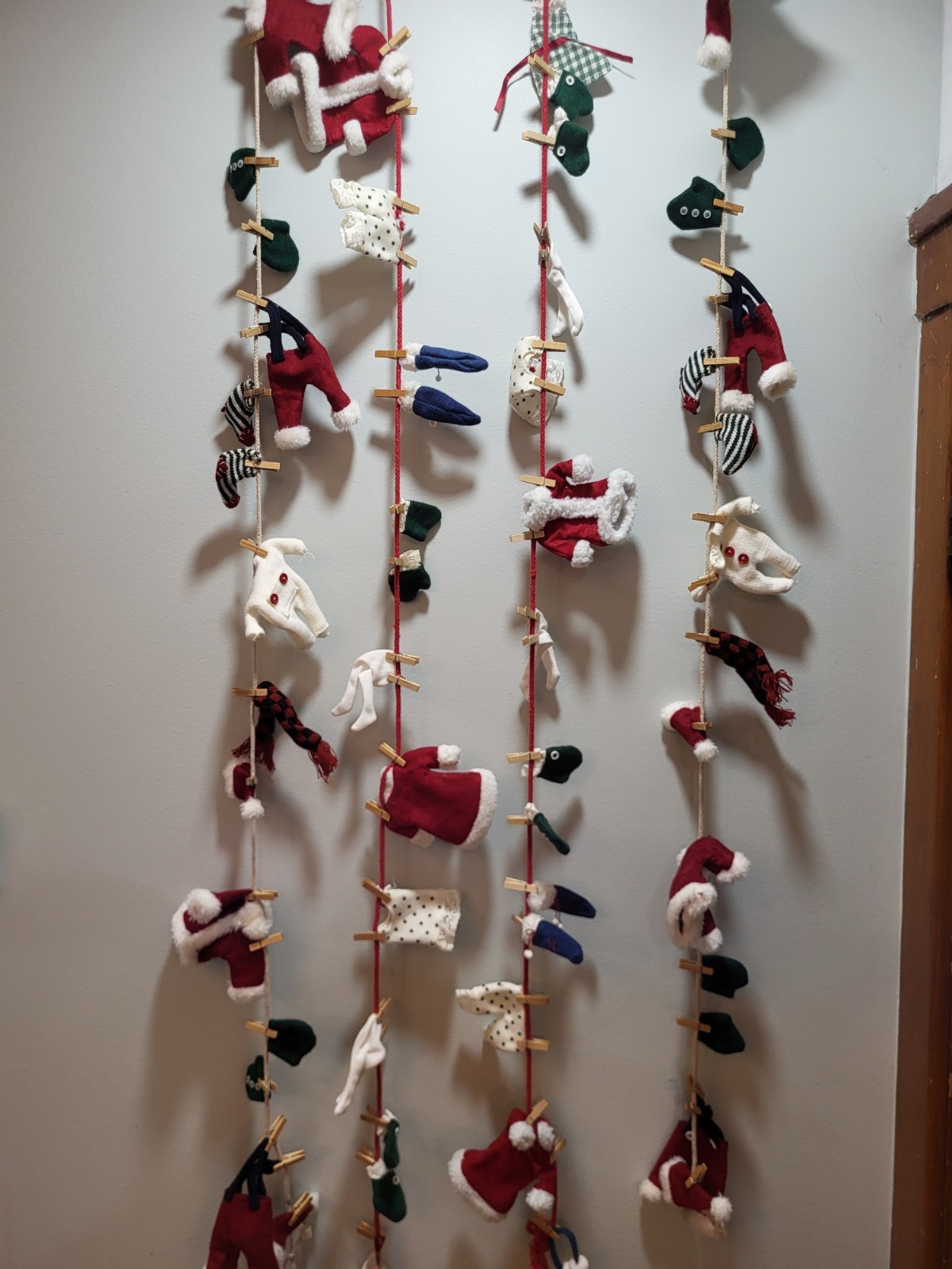 Santa Claus Clothesline Garland Christmas Mantle Decor Aprox 5 Feet Lot Of 4