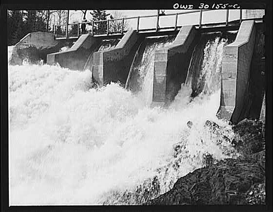 Photo:Maine 1930s Brown Company Pulpwood Drive Wood Sluicing Dam