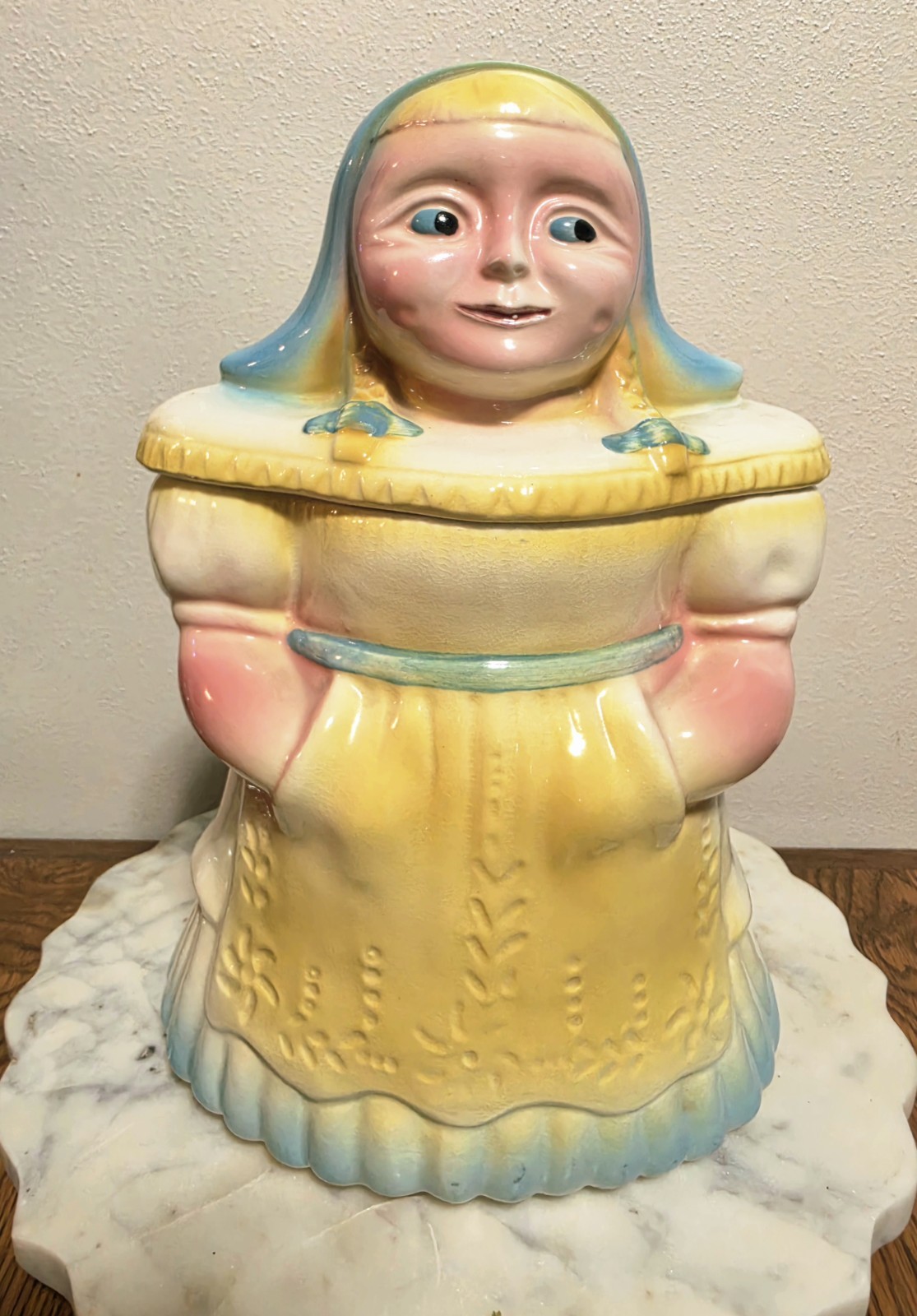 Vintage Robinson-Ransbottom Pottery Co. RRP Dutch Girl Cookie Jar Vintage Robinson-Ransbottom Pottery Co. RRP Dutch Girl Cookie Jar