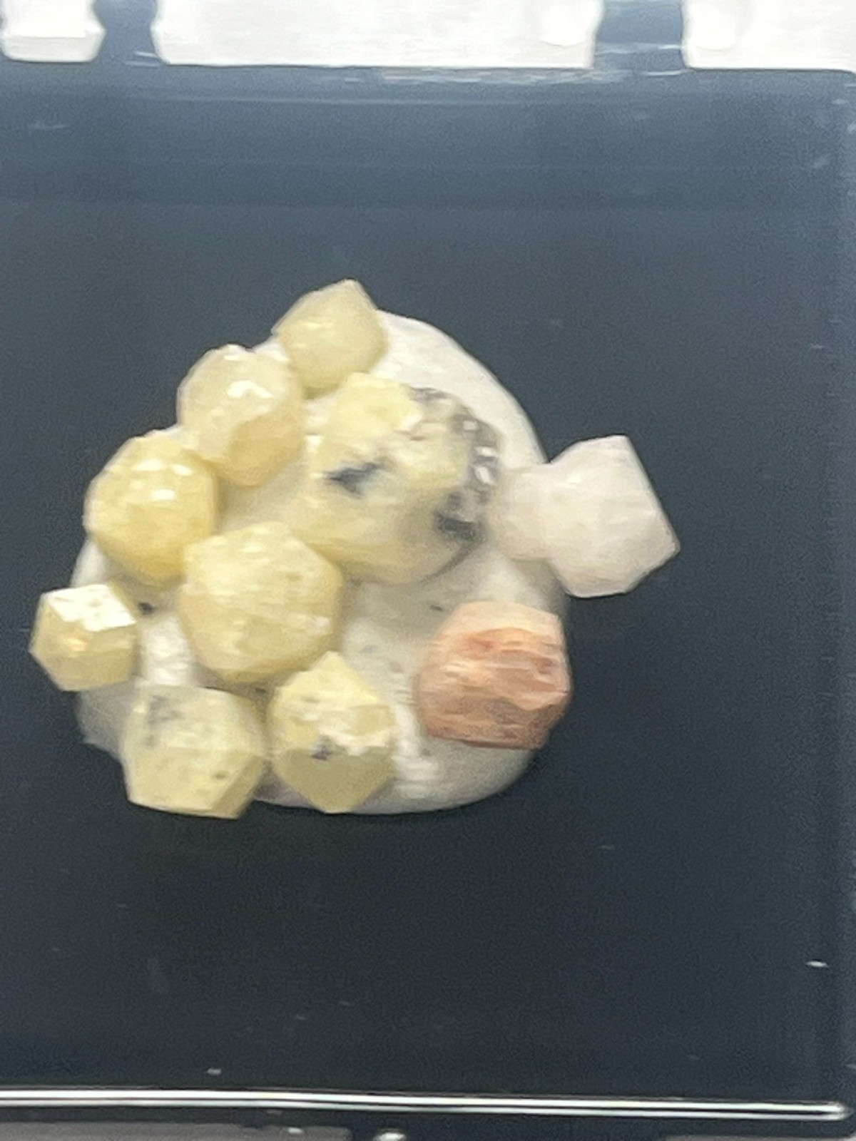 Londonite-rhodizite from the Ifasina pegmatite, Sahatany Valley, Madgascar