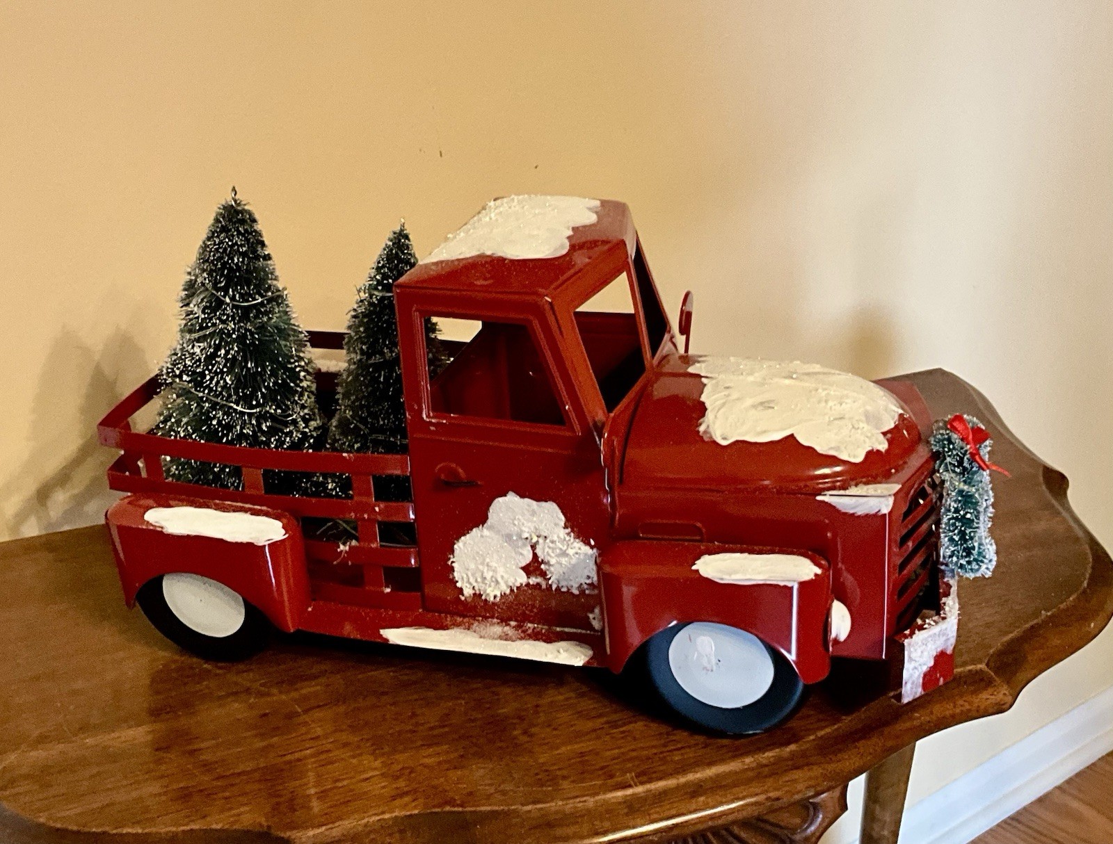 Red Metal Classic Pickup Truck w Light-up Christmas Trees & Wreath 13” EXCLNT Red Metal Classic Pickup Truck w Light-up Christmas Trees & Wreath 13” EXCLNT