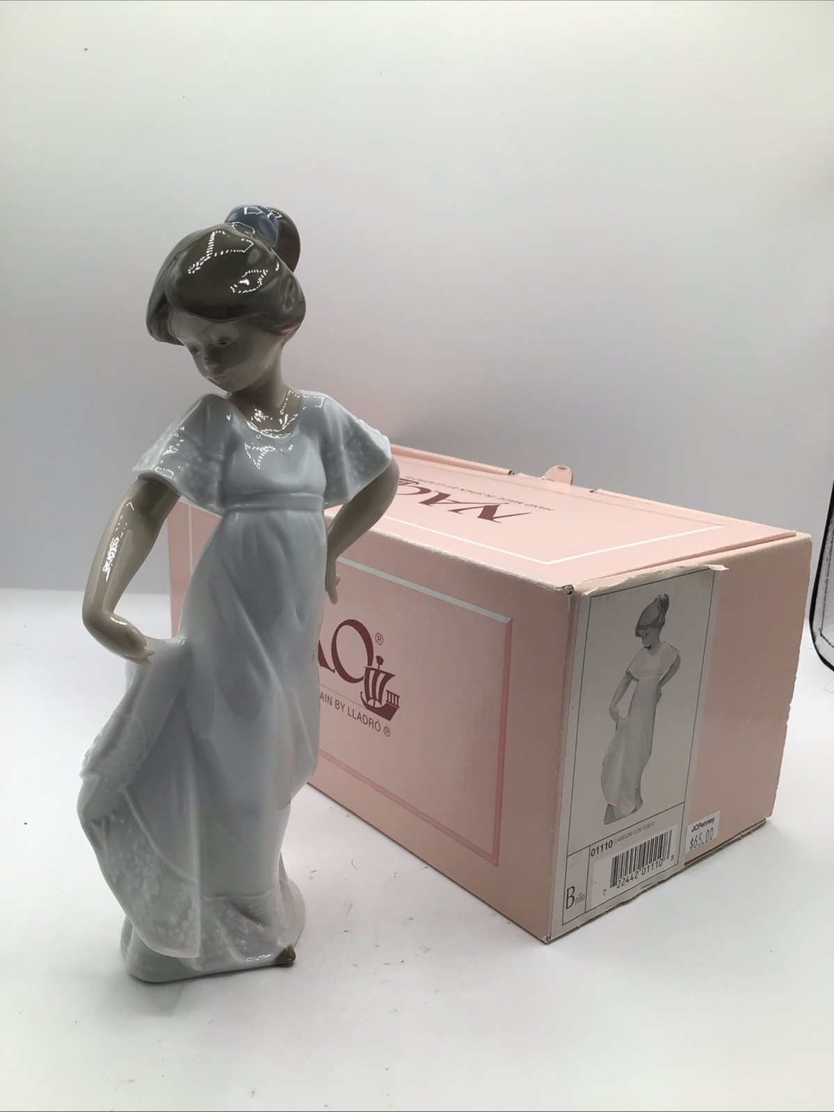Nao By Lladro Figurine How Pretty Original Box Nao By Lladro Figurine How Pretty Original Box