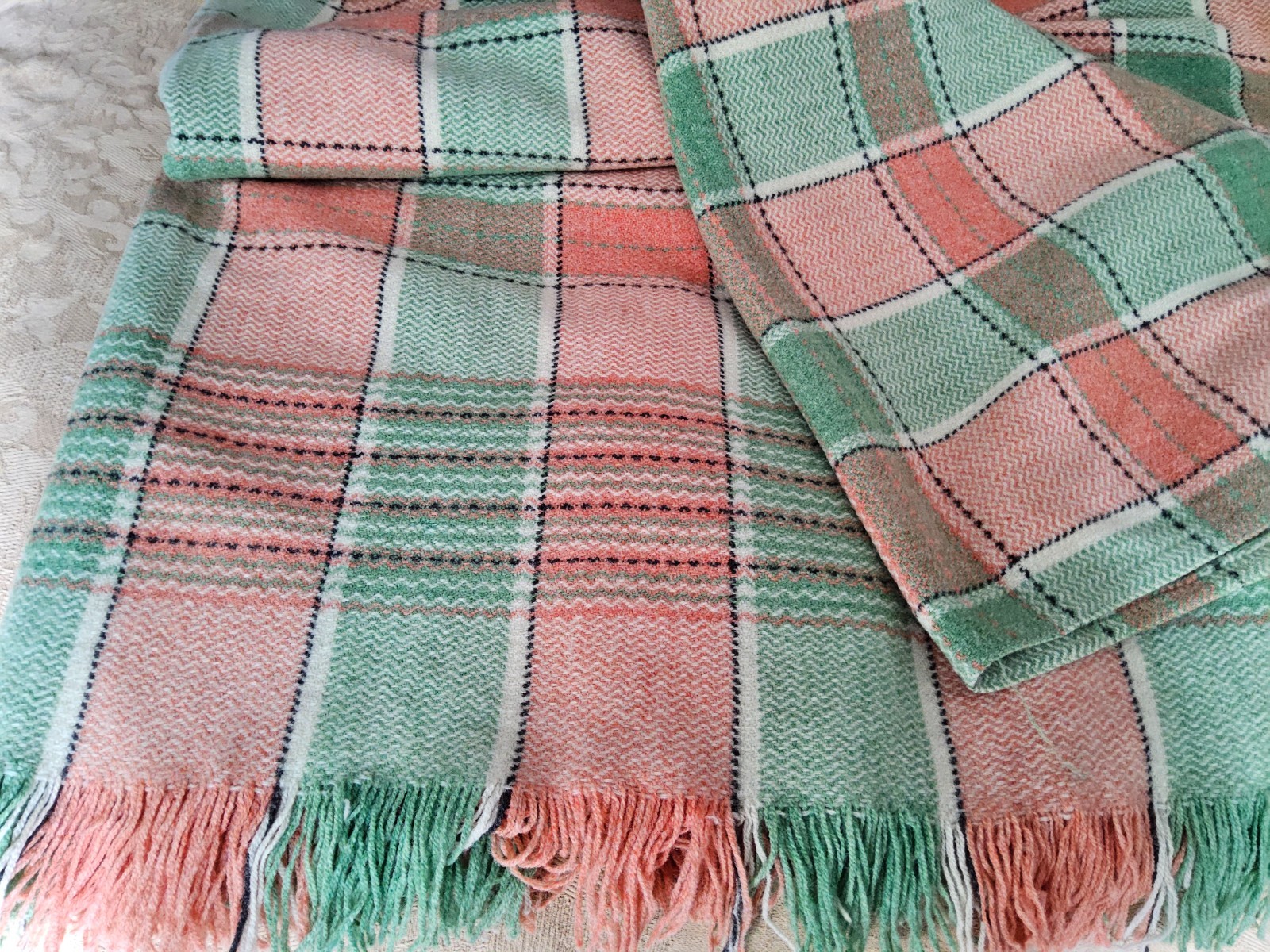 VINTAGE DOUBLE SIZE GWILI MILLS WELSH BLANKET 100% WOOL 170cm x 200cm (68x80in)