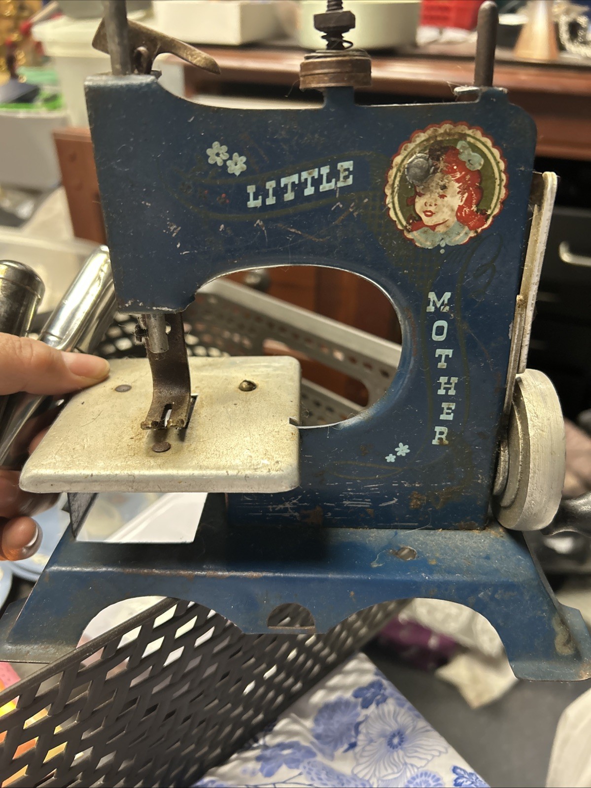 VINTAGE LITTLE MOTHER Hand Controlled Toy Sewing Machine, Blue, Seized Mechanism