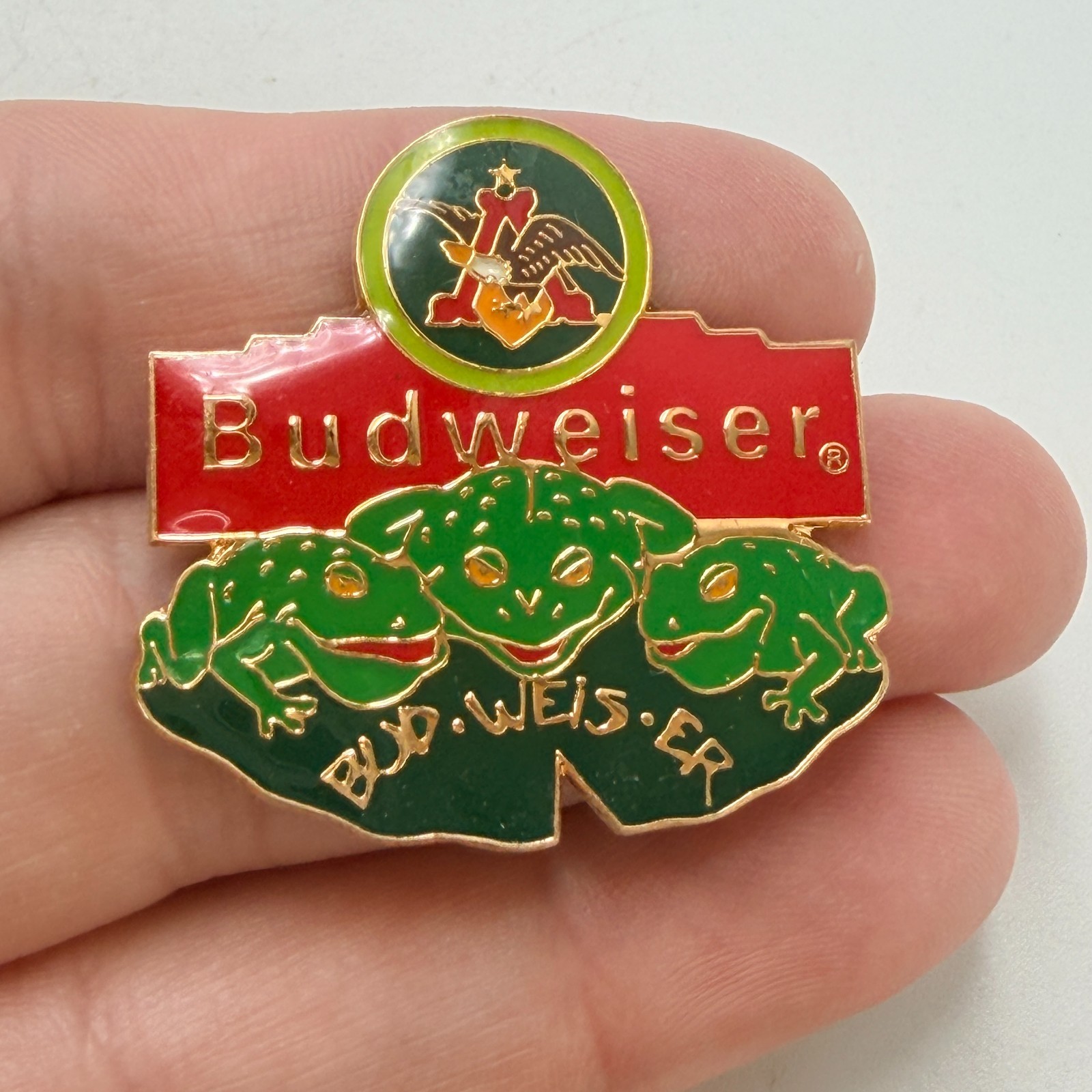 1997 Budweiser Frogs Bud Weis Er Lapel Pin Beer Anheuser Busch Aminco Vintage
