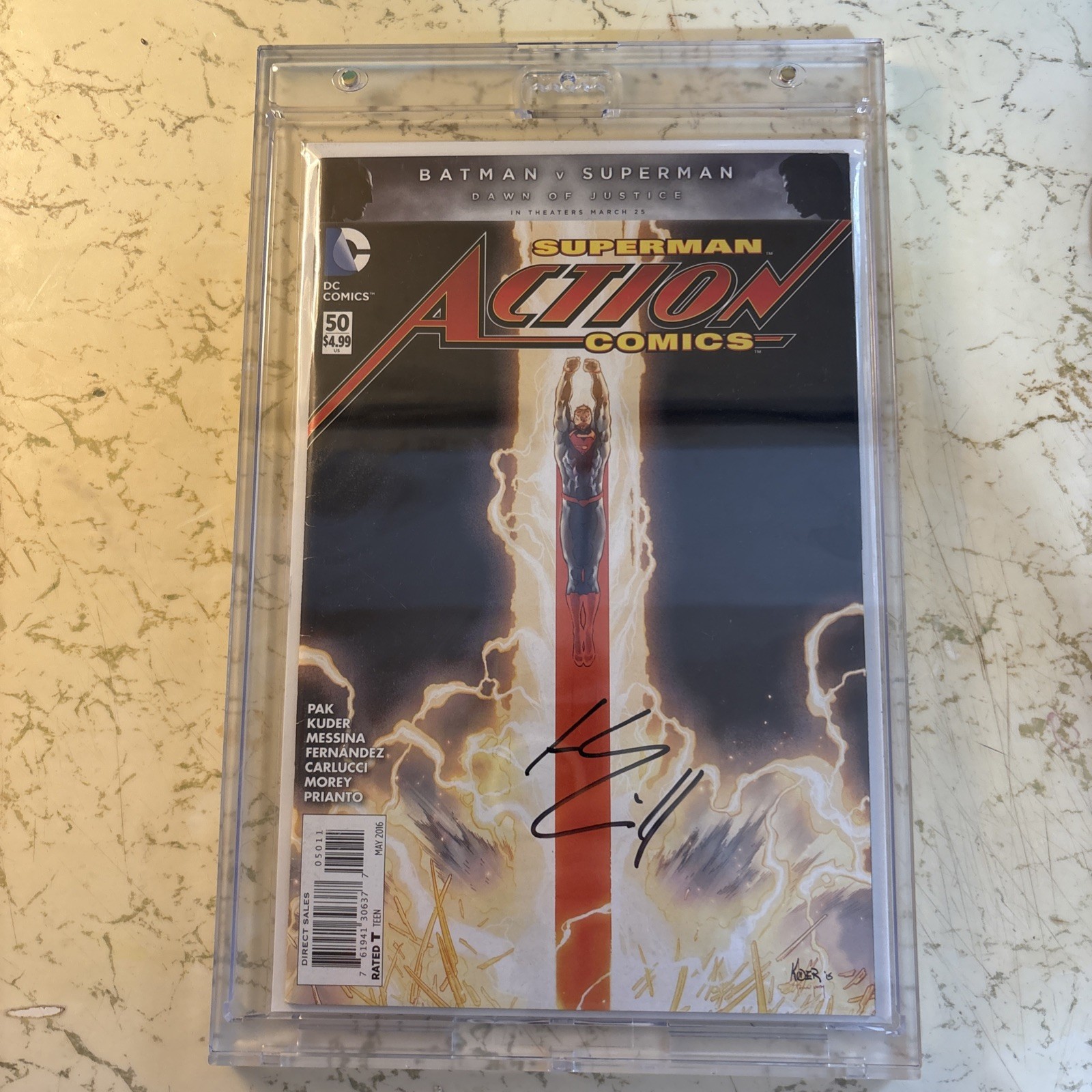 Action Comics #50 SIGNED BY HENRY CAVILL WITH COA (DC Comics 2016) Action Comics #50 SIGNED BY HENRY CAVILL WITH COA (DC Comics 2016)