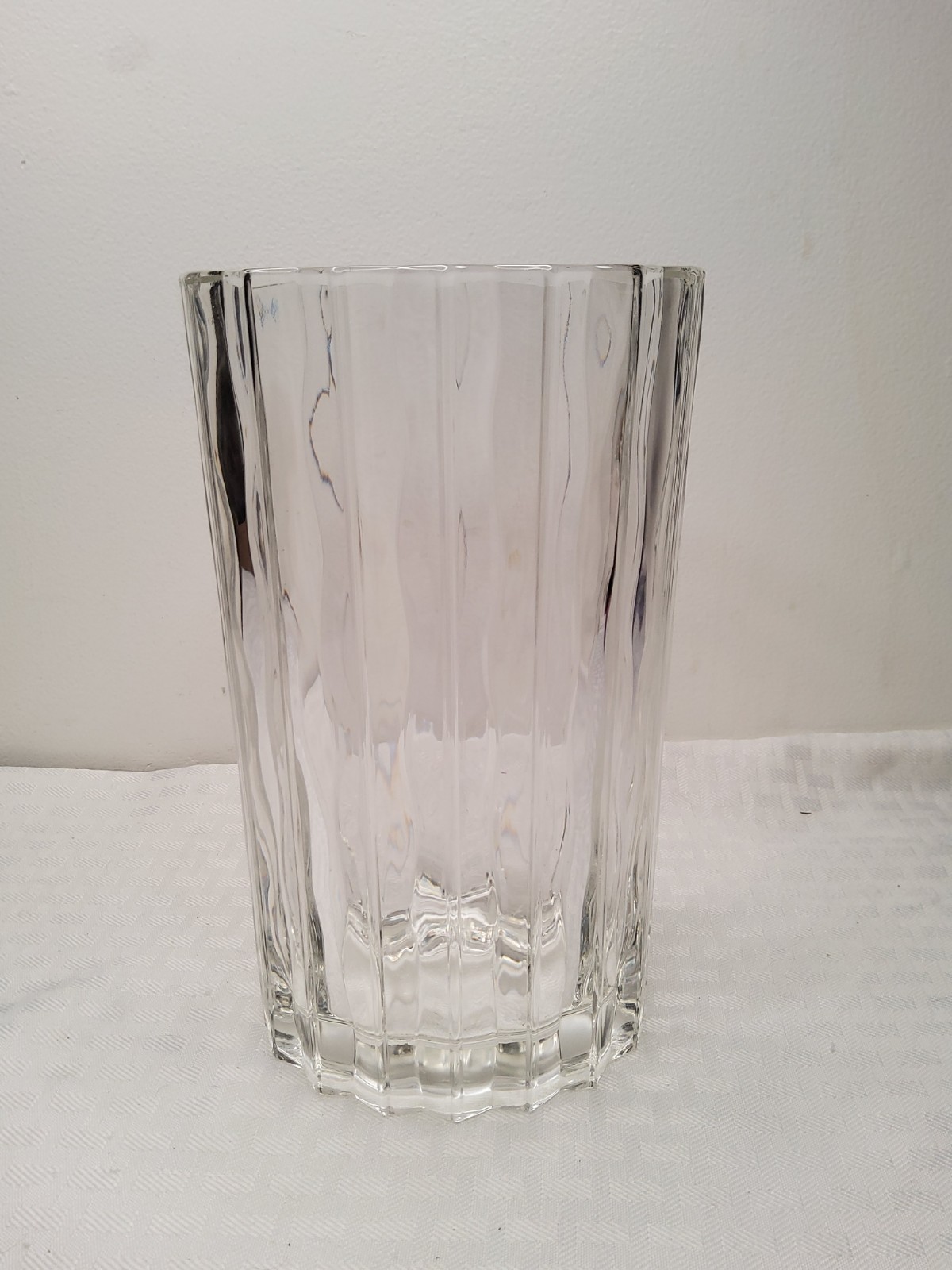 Heavy Studio Nova Wave Pattern Glass Vase No Chips Or Cracks (146) Heavy Studio Nova Wave Pattern Glass Vase No Chips Or Cracks (146)