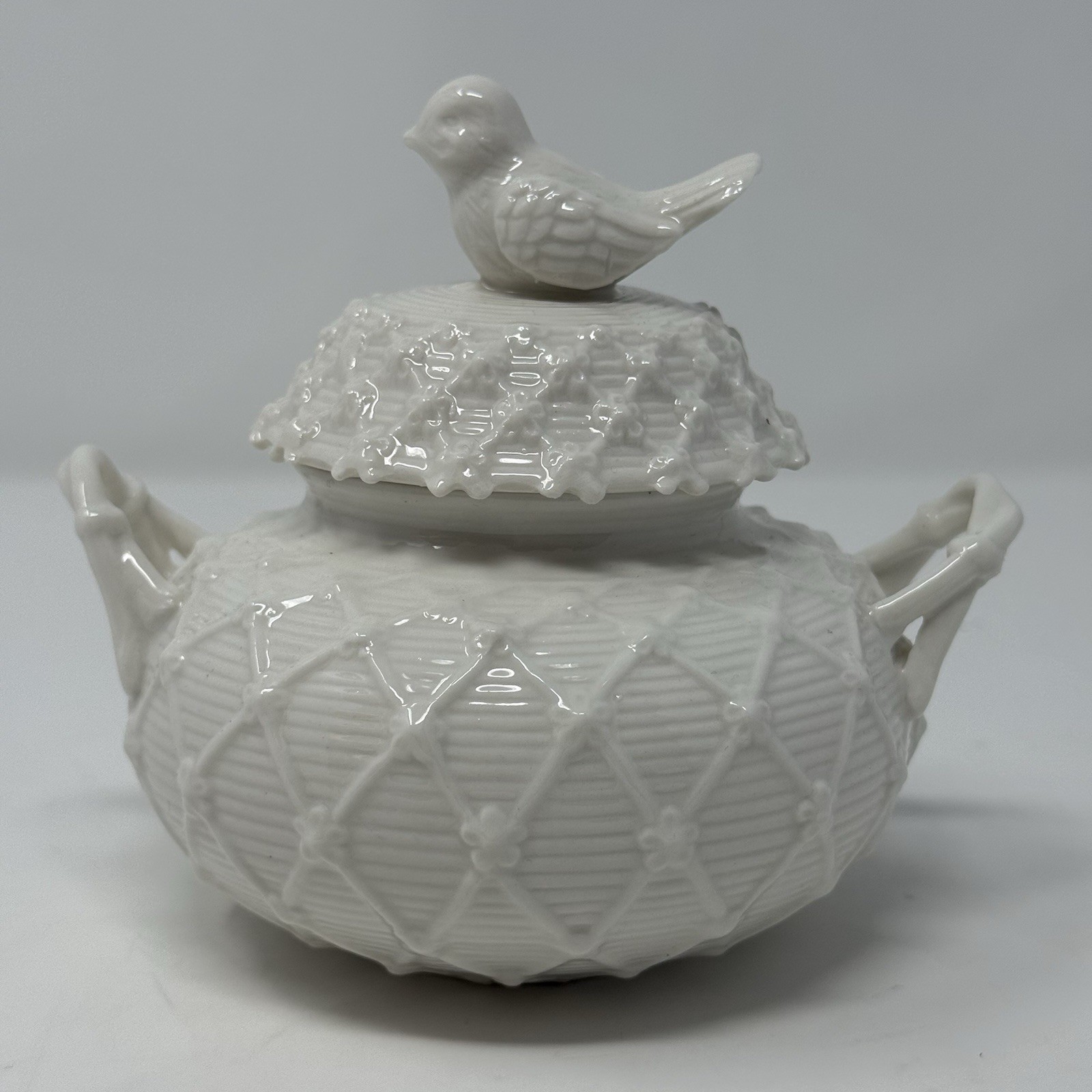 Paris Royal White Glazed Ceramic Soup Tureen Lattice Pattern Bird Lid Handles Paris Royal White Glazed Ceramic Soup Tureen Lattice Pattern Bird Lid Handles