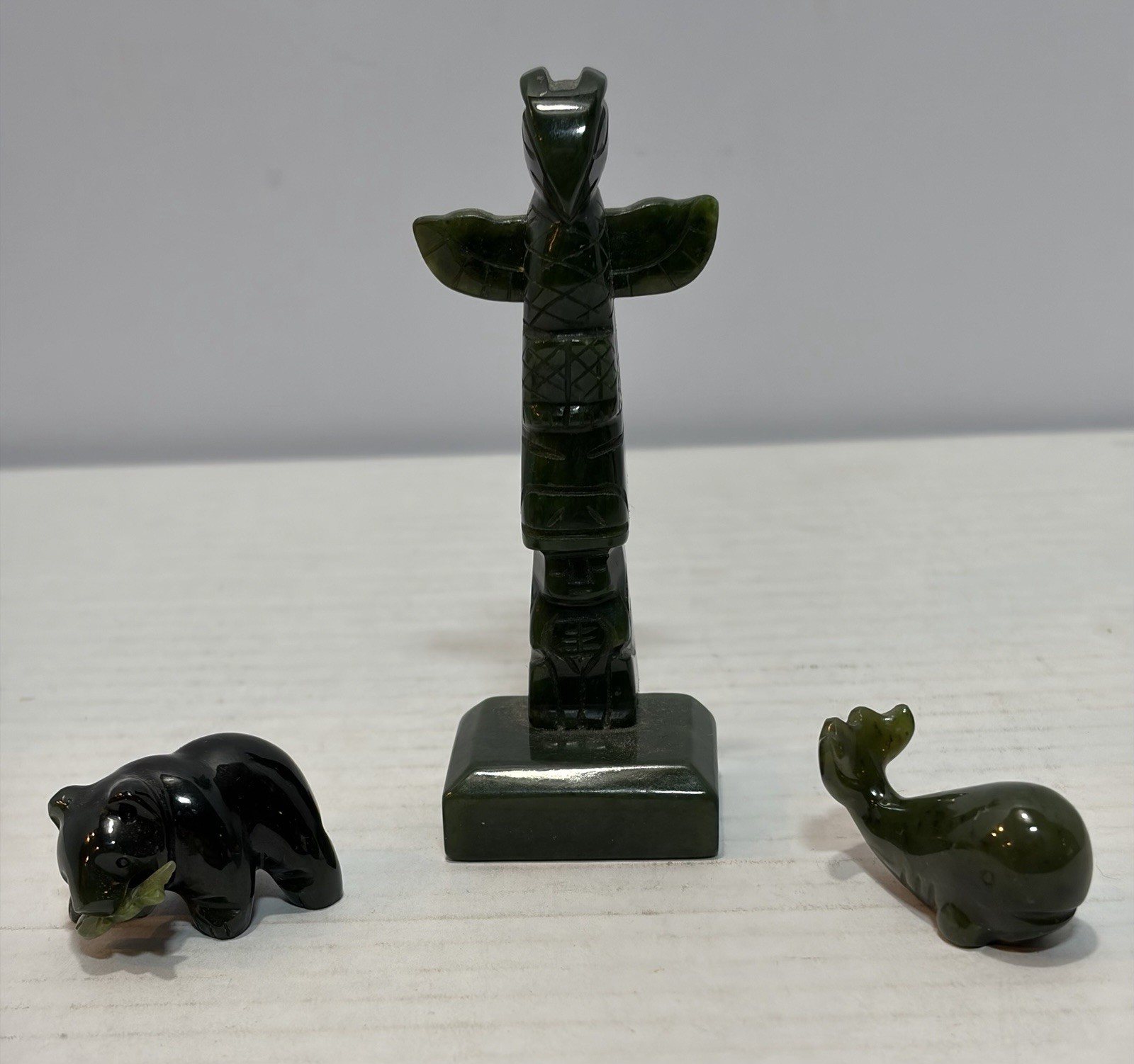 VTG Canadian Nephrite Jade Figurine Set Alaska Totem Pole Grizzly Bear Whale