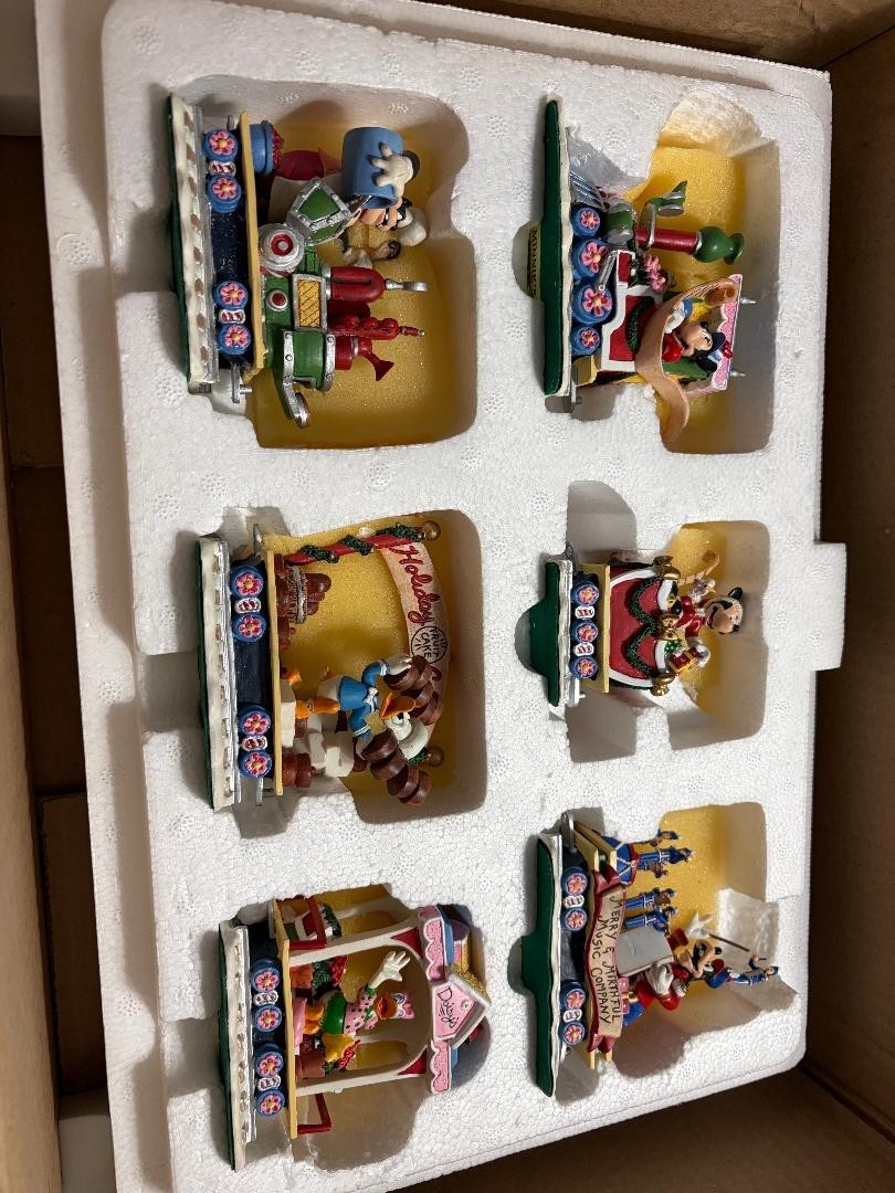 The Danbury Mint Rare Disney Minnies Merry Railroad G2U